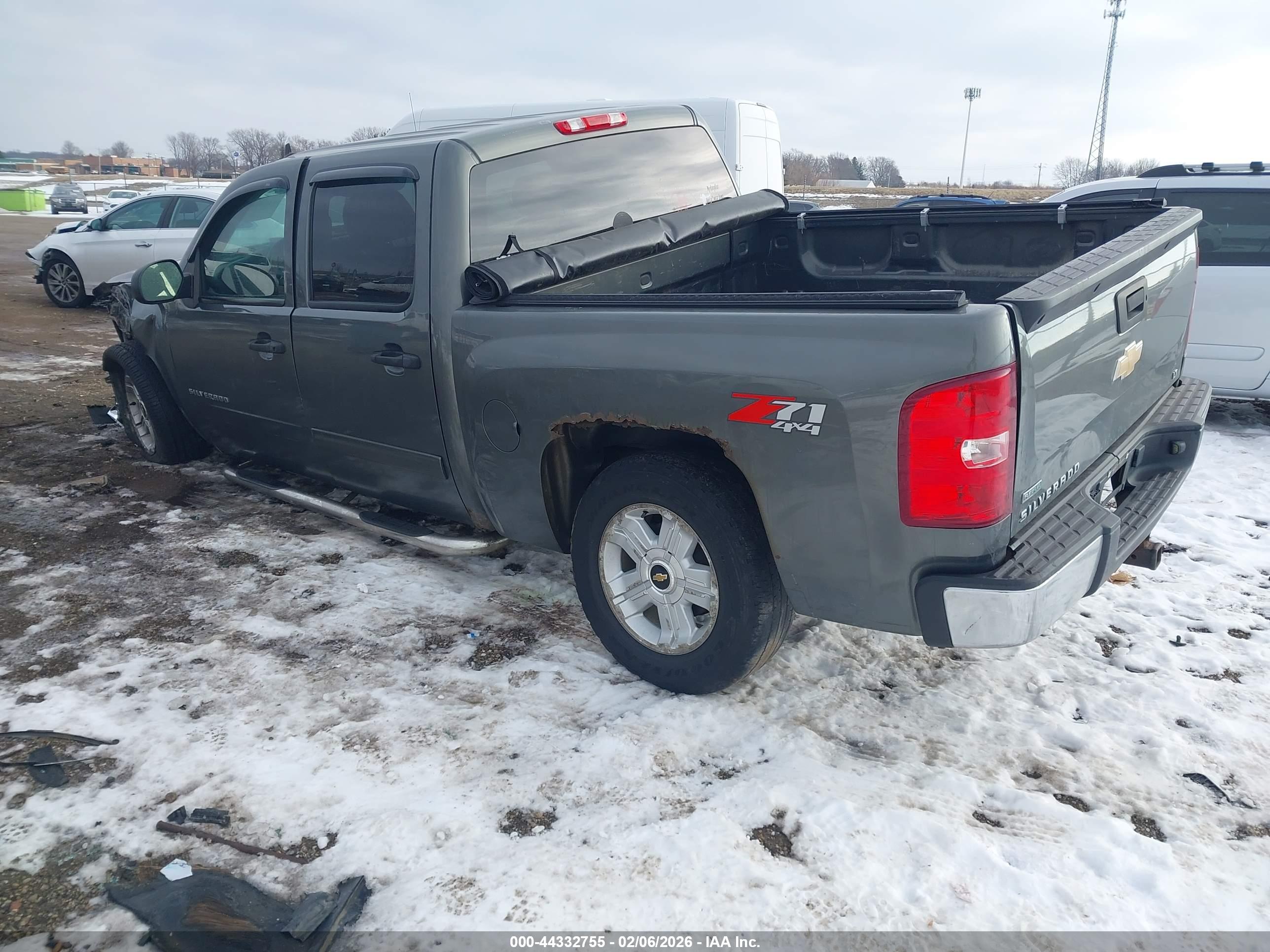 CHEVROLET SILVERADO image 3