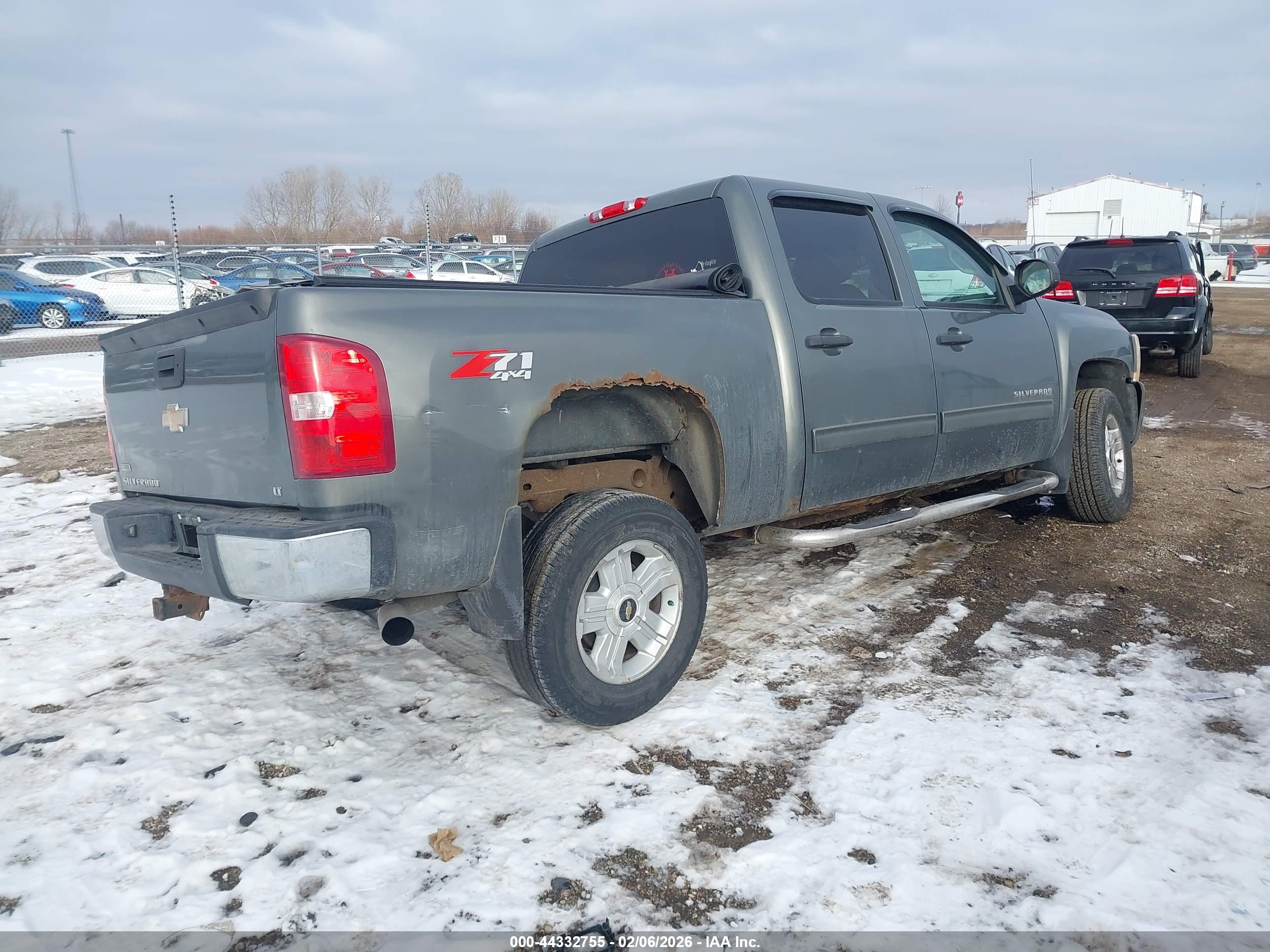 CHEVROLET SILVERADO image 4
