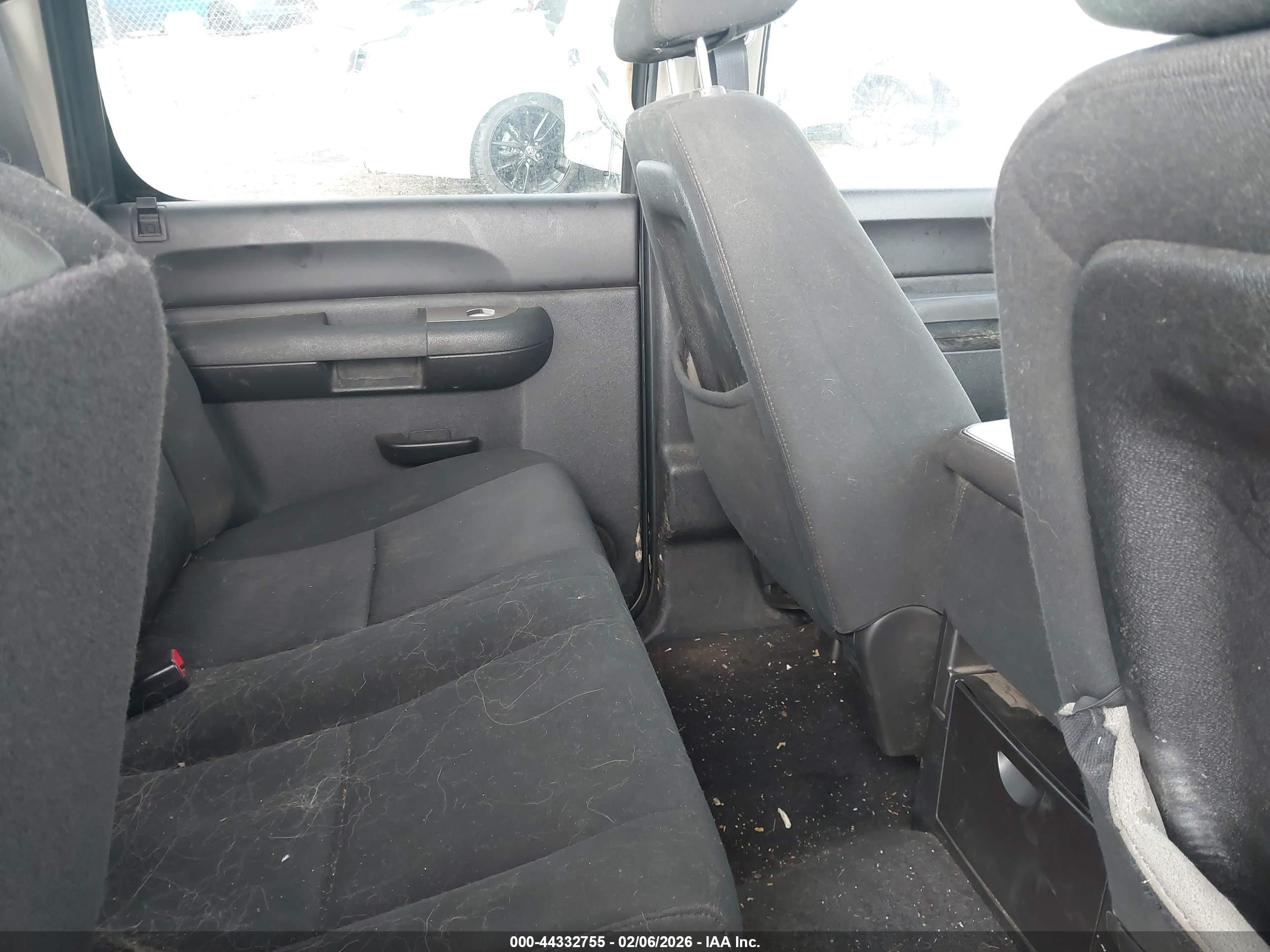 CHEVROLET SILVERADO image 8