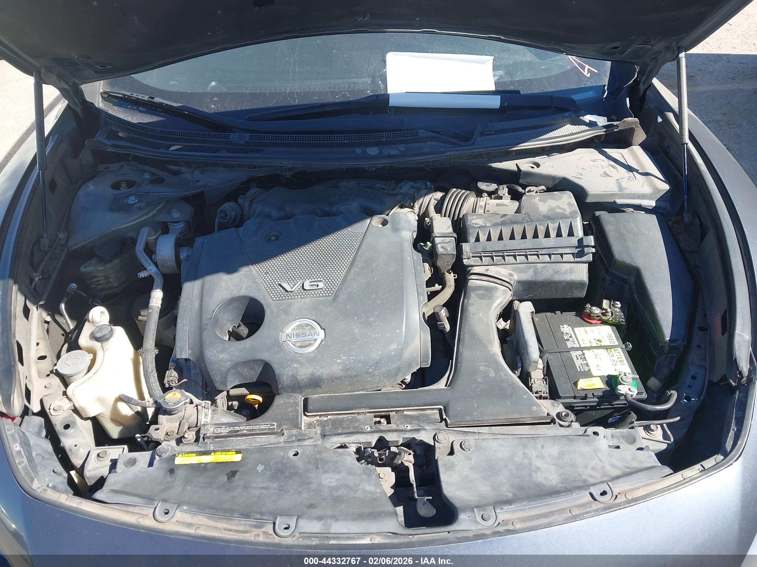 NISSAN MAXIMA image 10