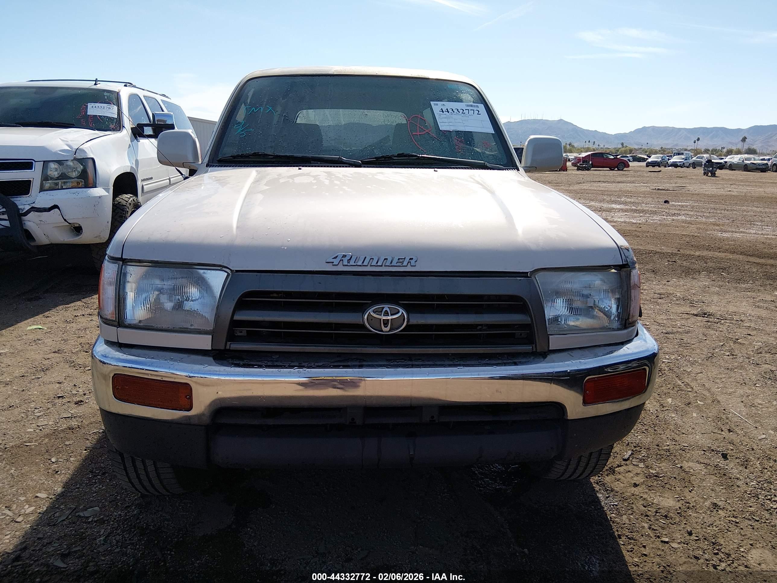 TOYOTA 4RUNNER image 6