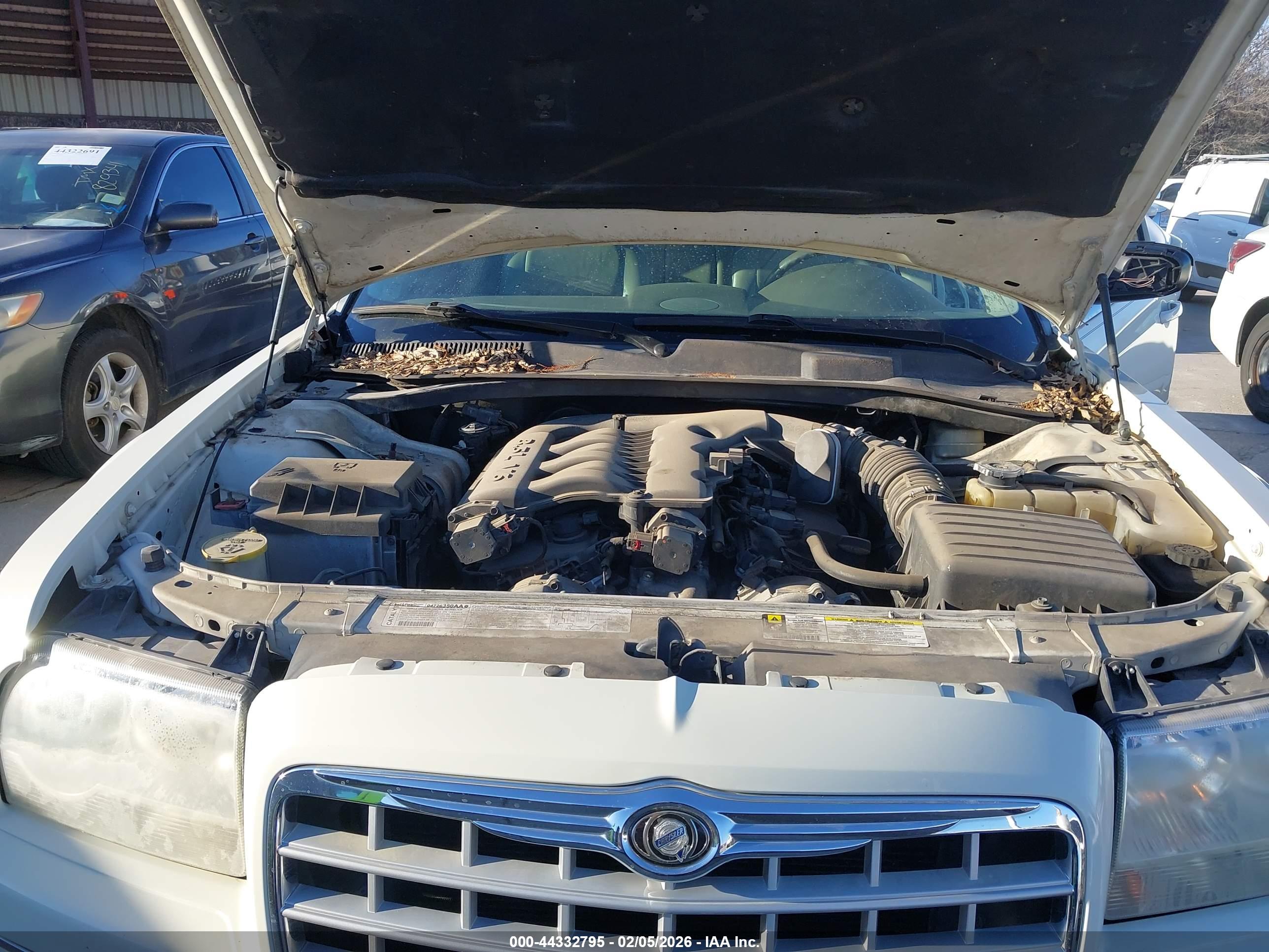 CHRYSLER 300 image 10