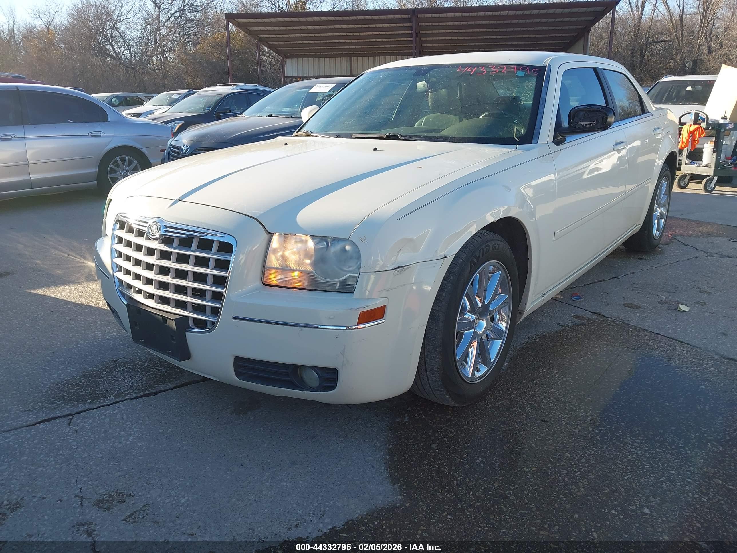 CHRYSLER 300 image 2