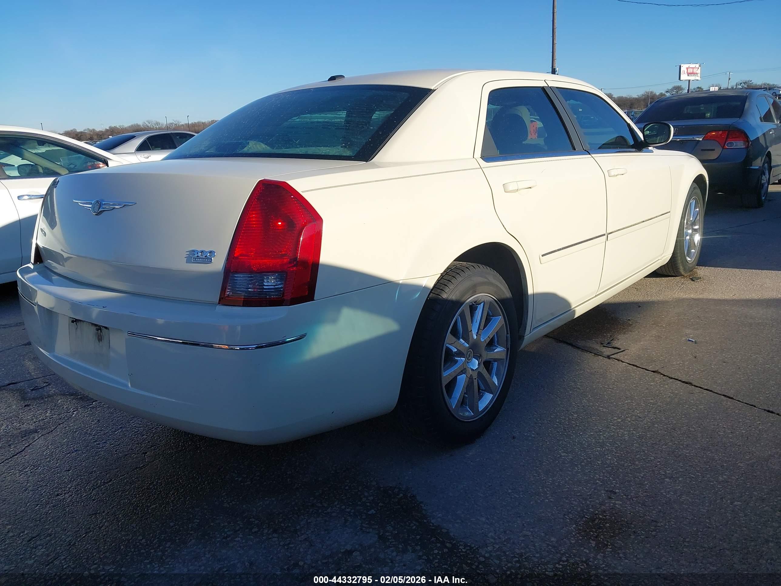 CHRYSLER 300 image 4