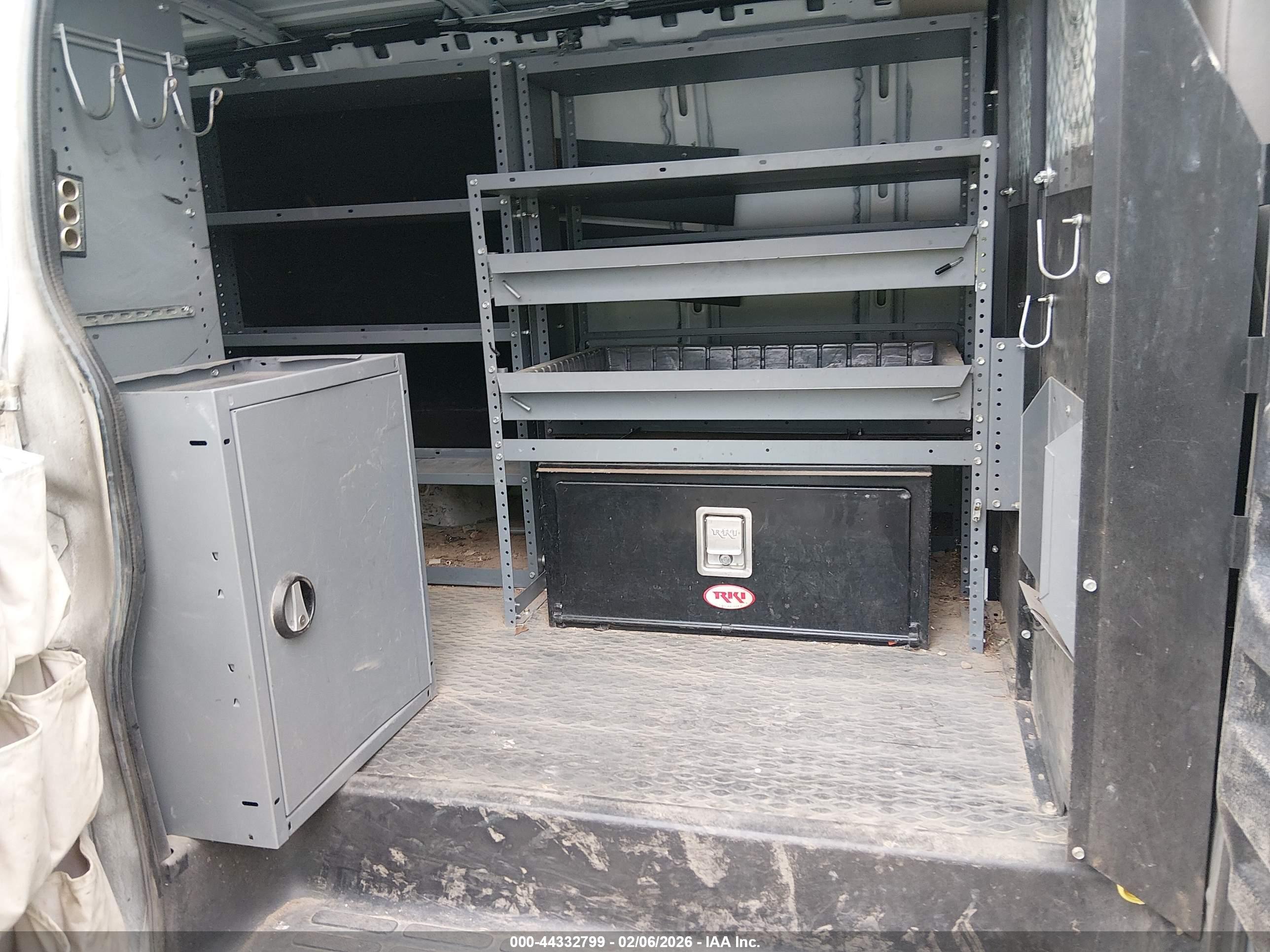 CHEVROLET EXPRESS image 8