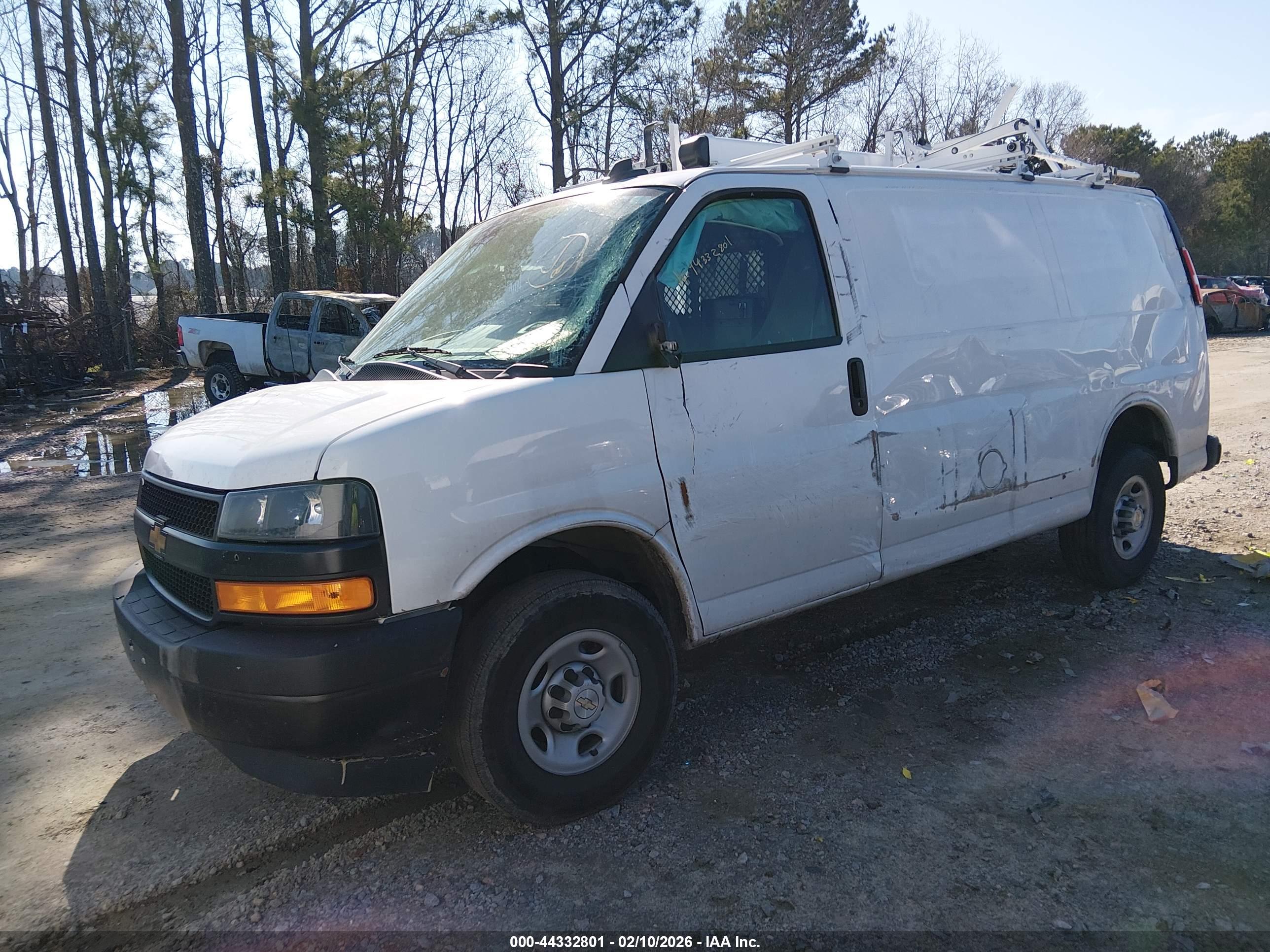 CHEVROLET EXPRESS image 2