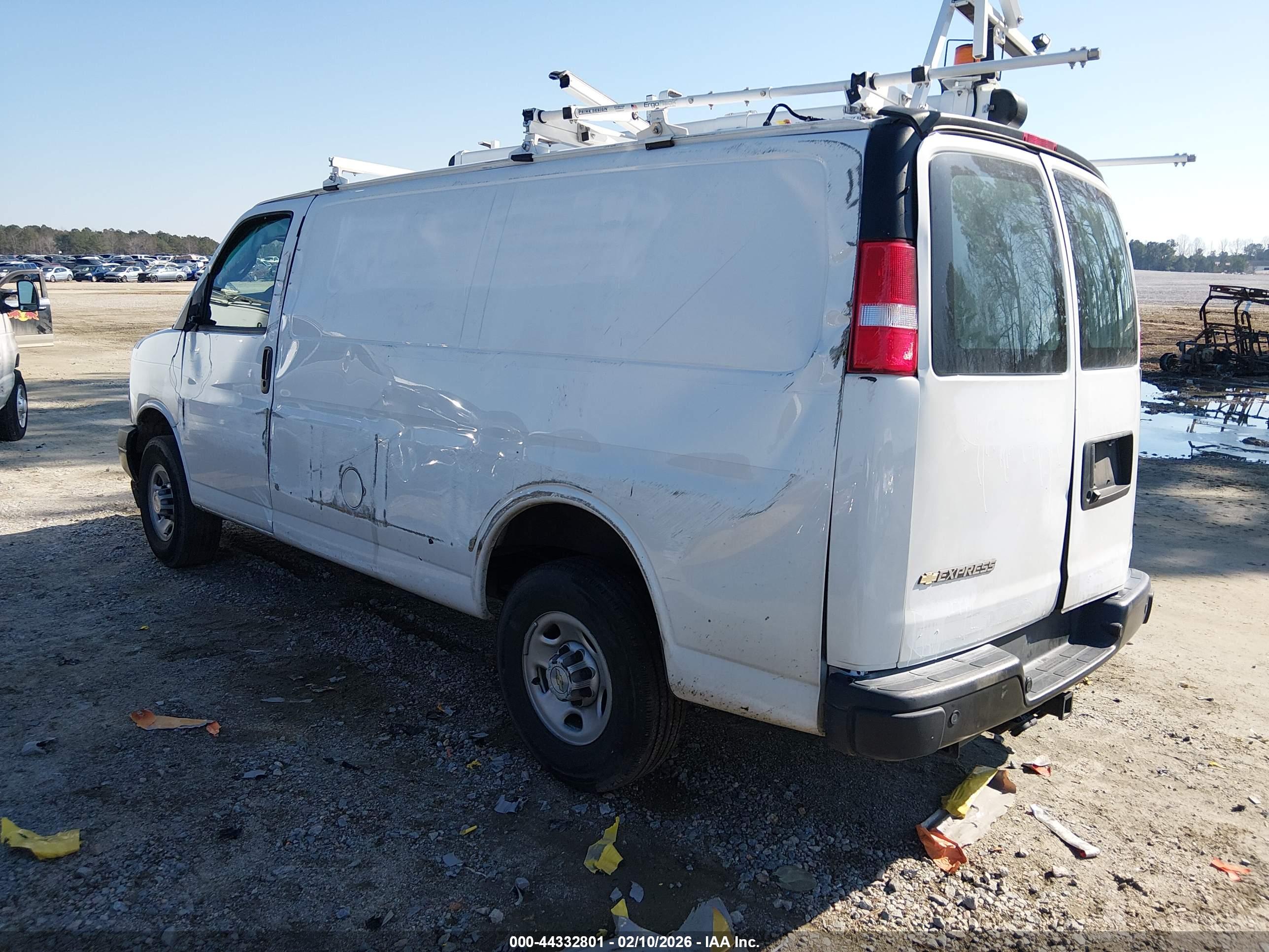 CHEVROLET EXPRESS image 3