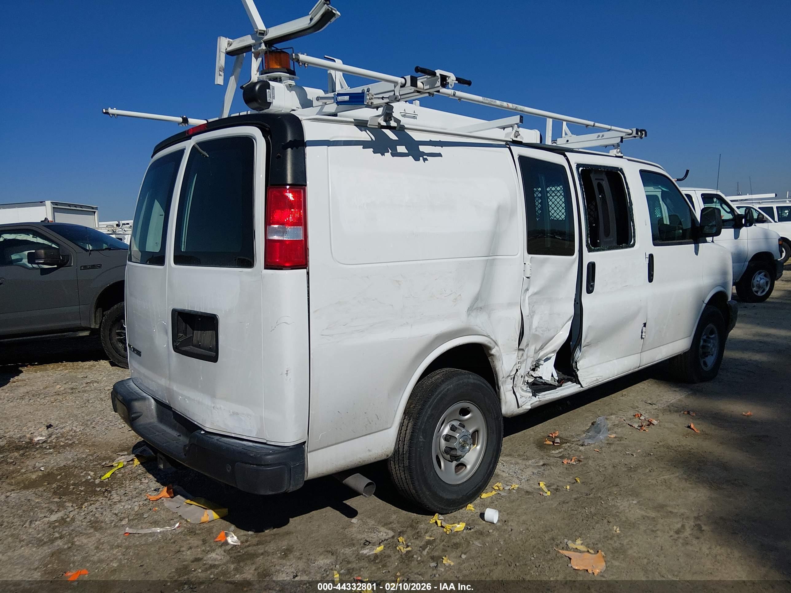 CHEVROLET EXPRESS image 4