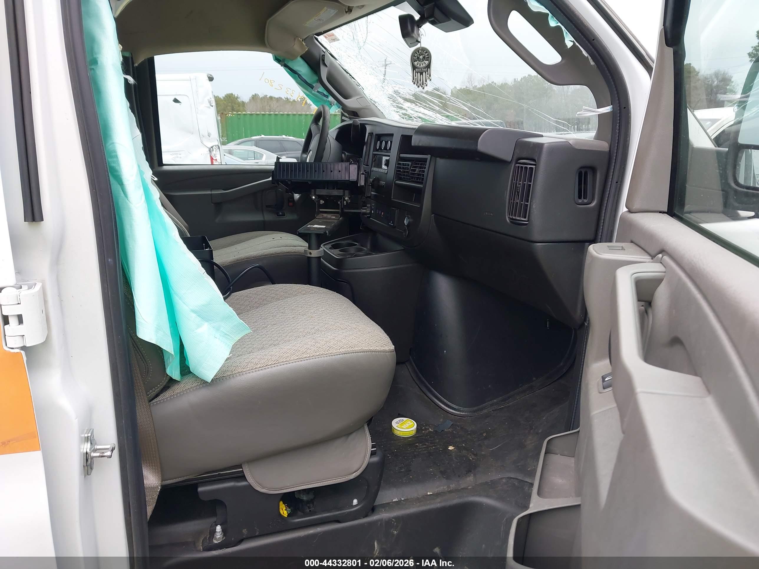 CHEVROLET EXPRESS image 5