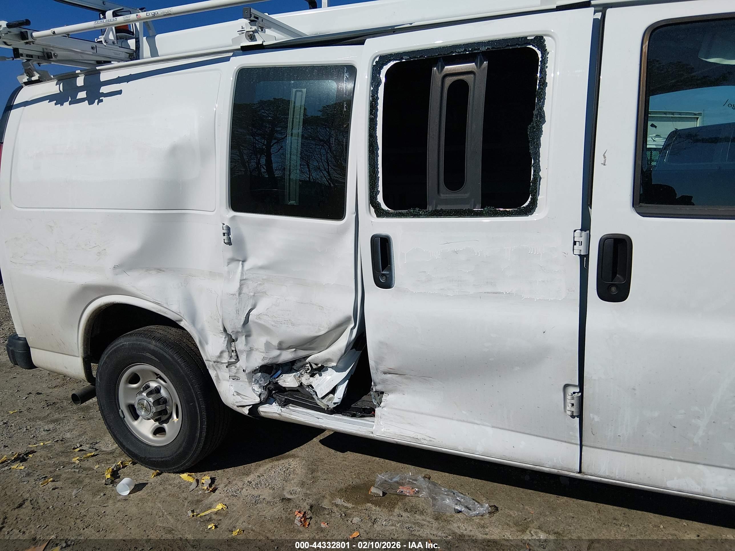 CHEVROLET EXPRESS image 6