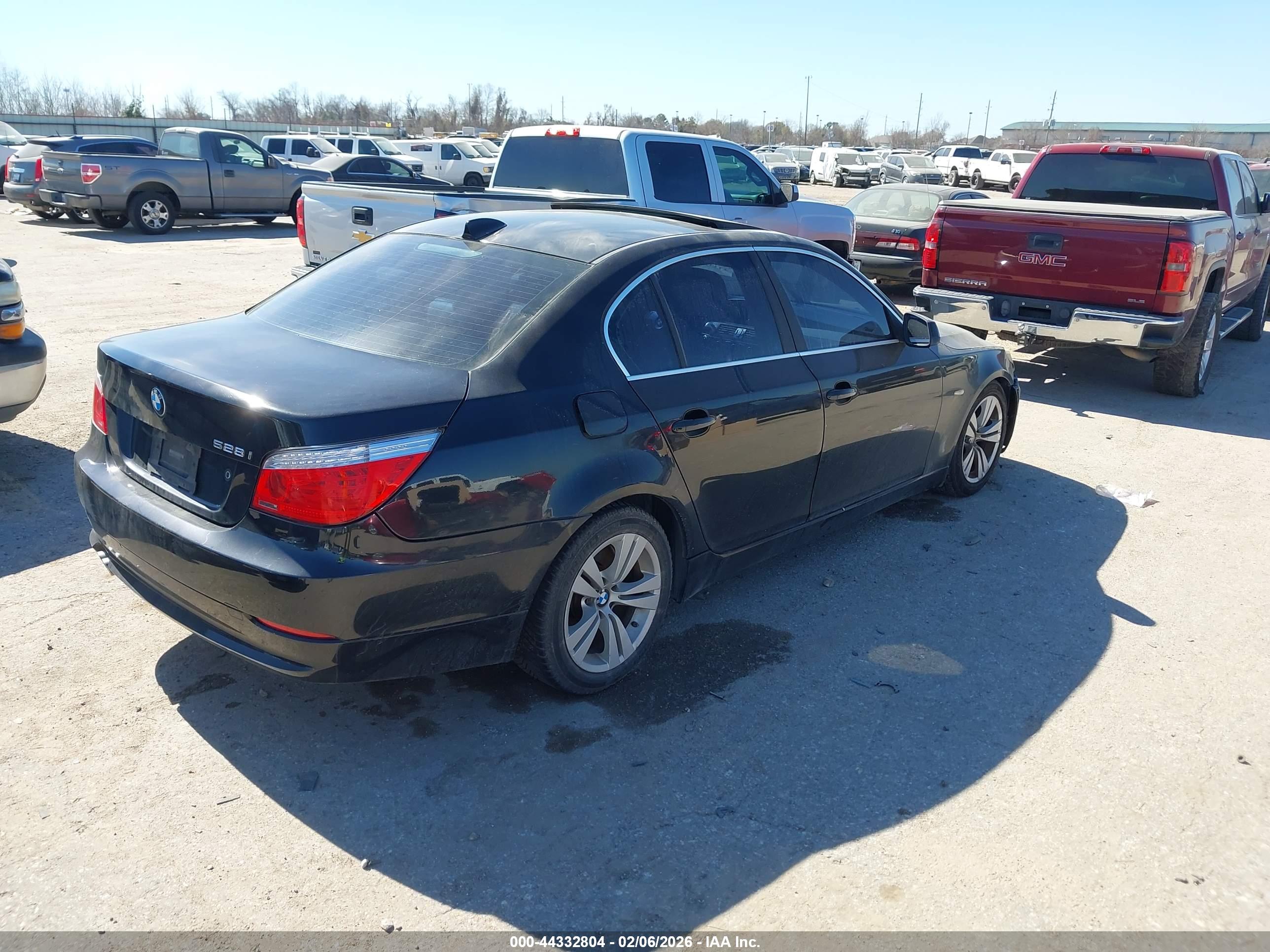BMW 528I image 4