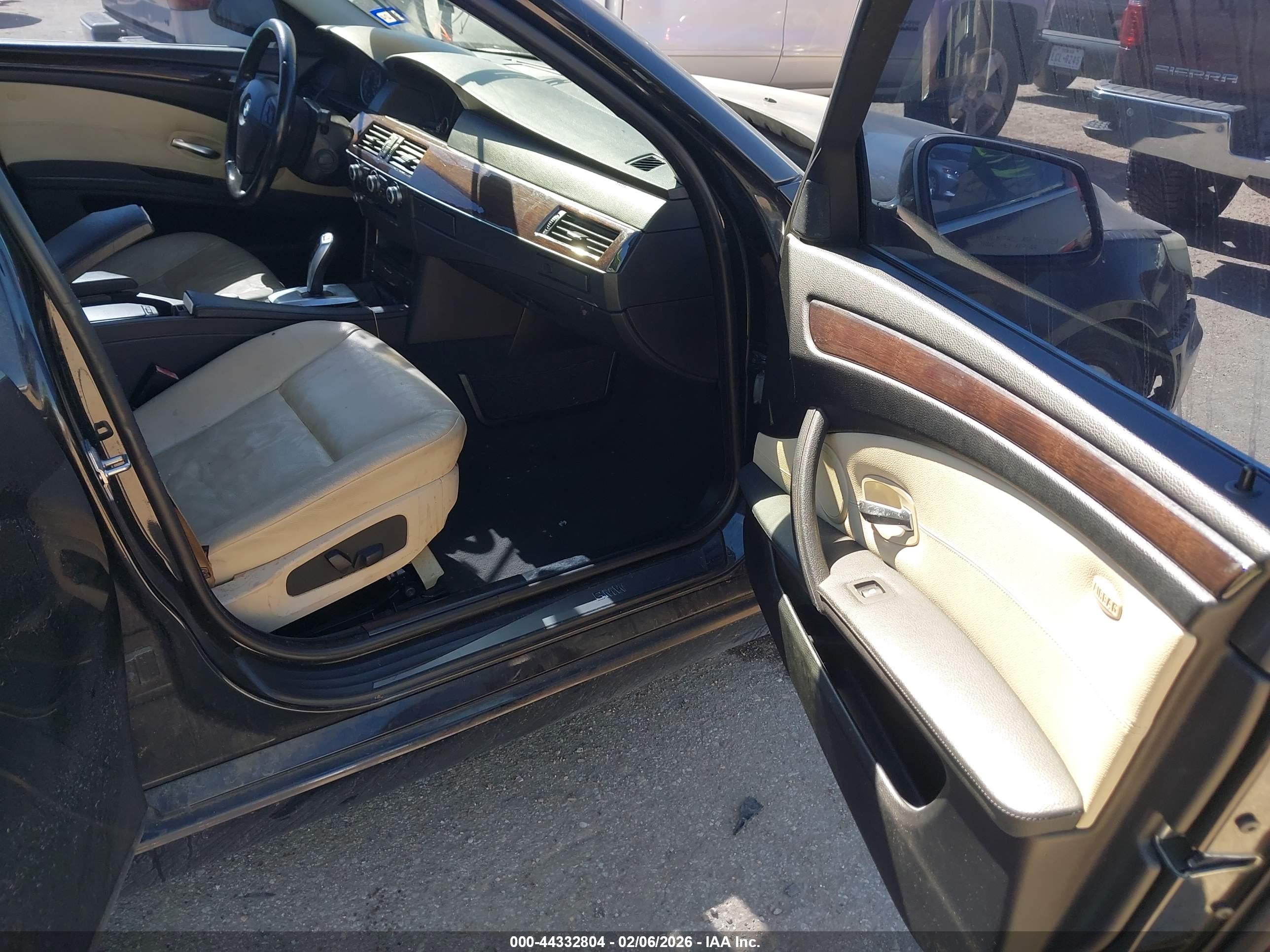 BMW 528I image 5