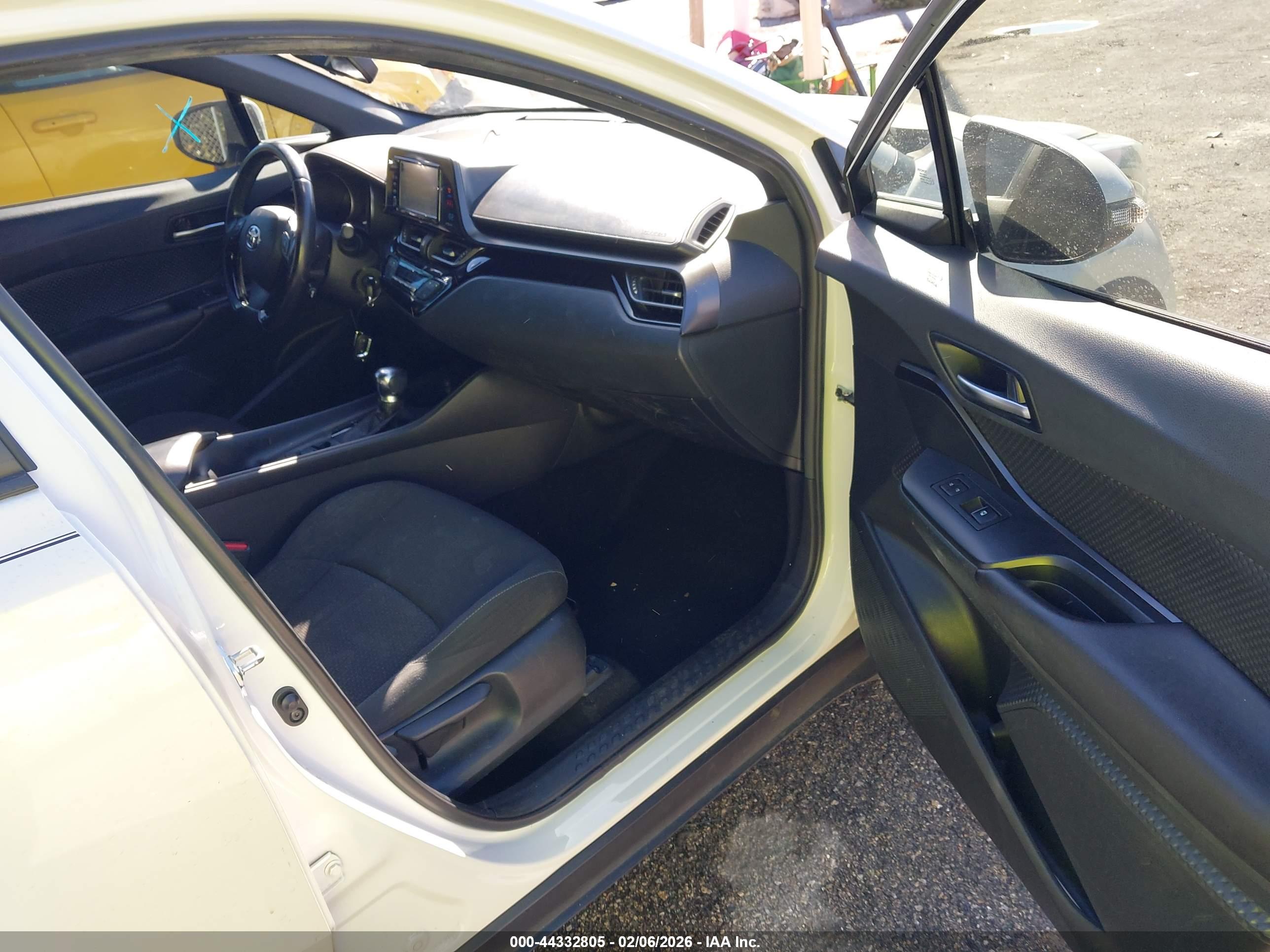 TOYOTA C-HR image 5