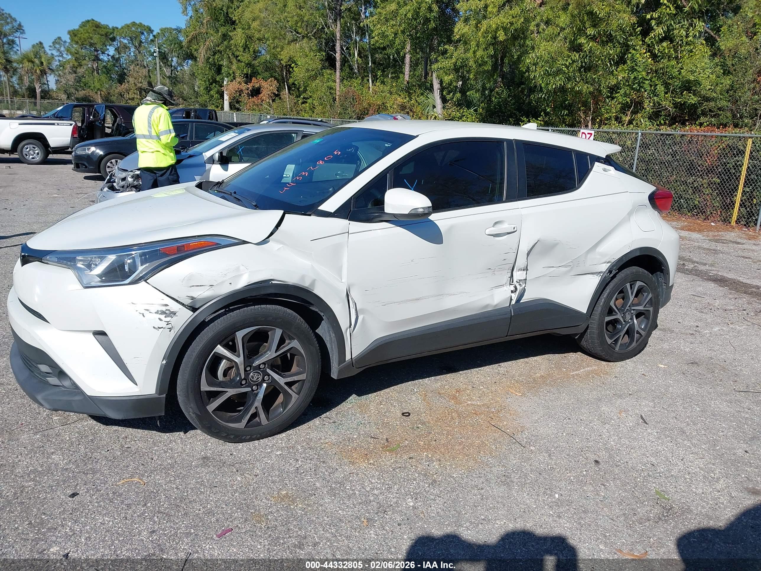 TOYOTA C-HR image 6