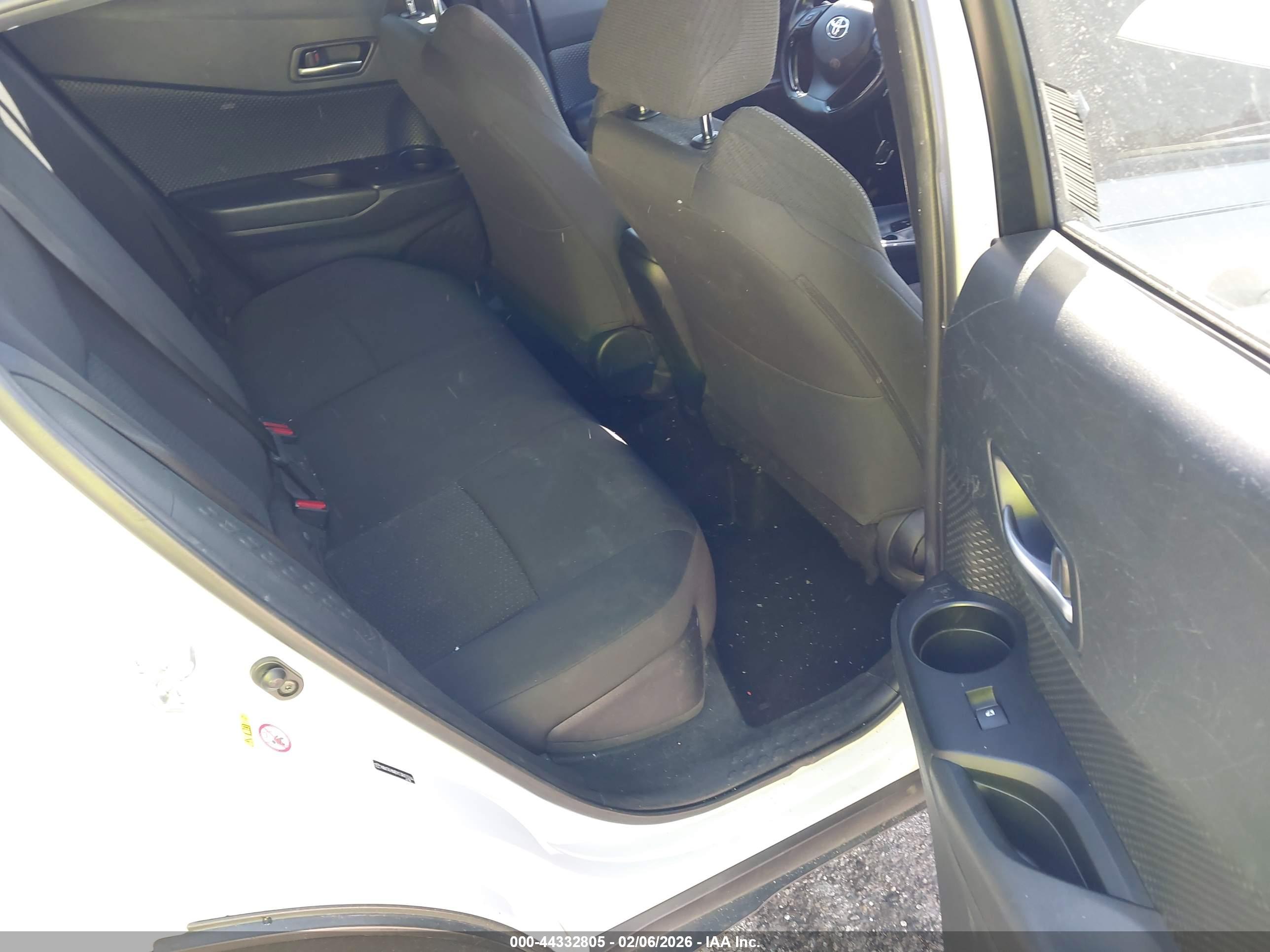 TOYOTA C-HR image 8
