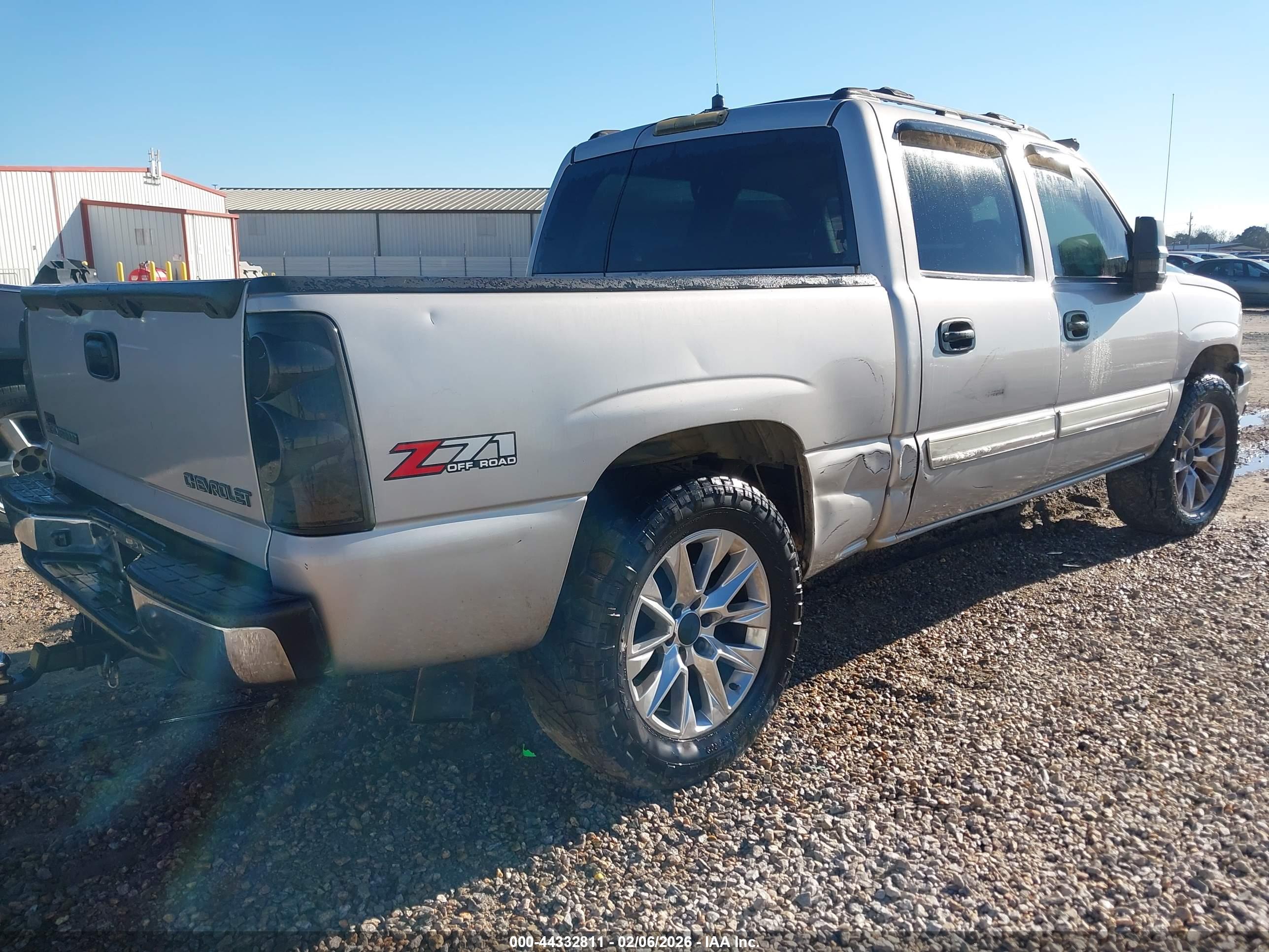 CHEVROLET SILVERADO image 4