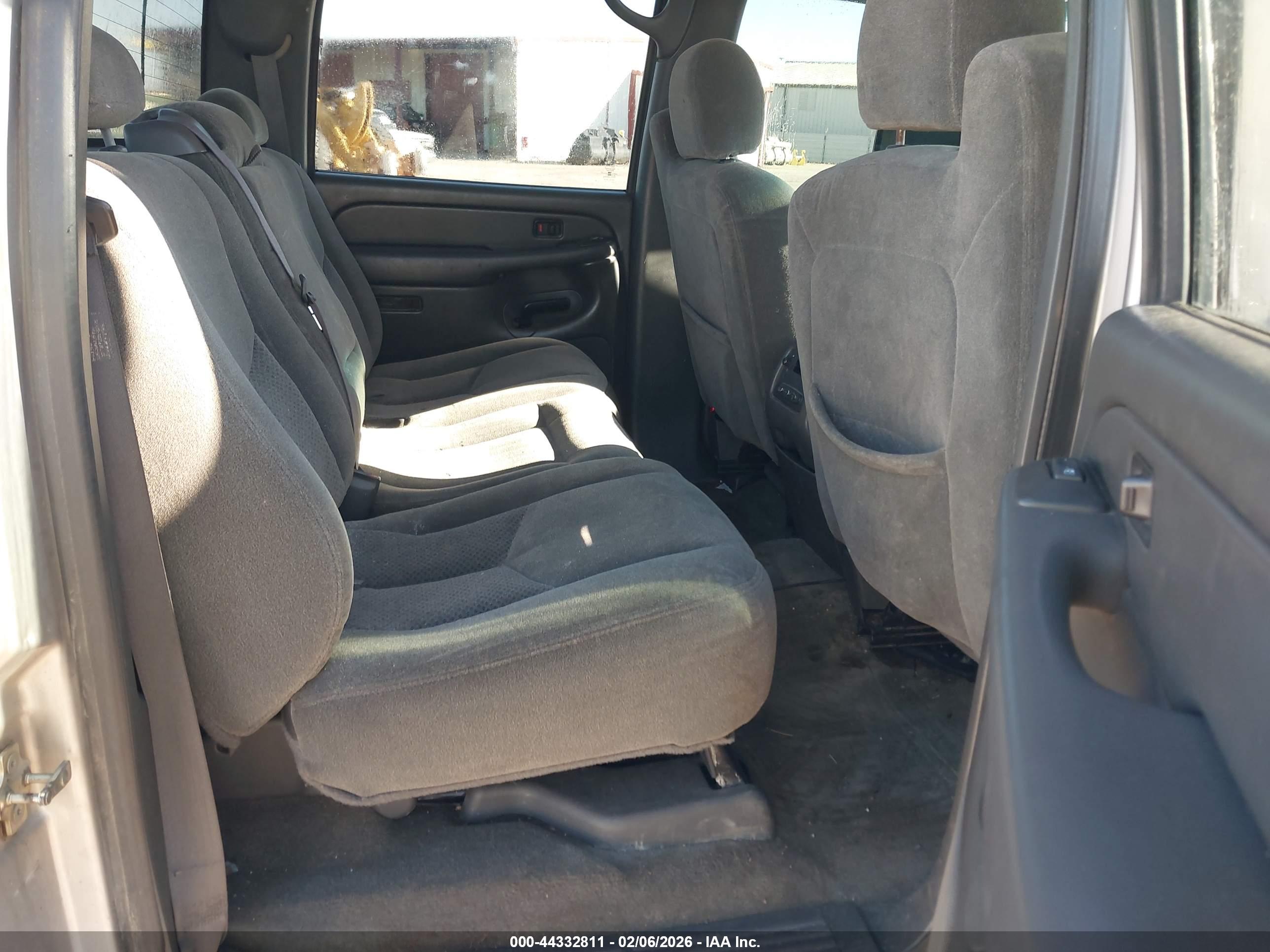CHEVROLET SILVERADO image 8