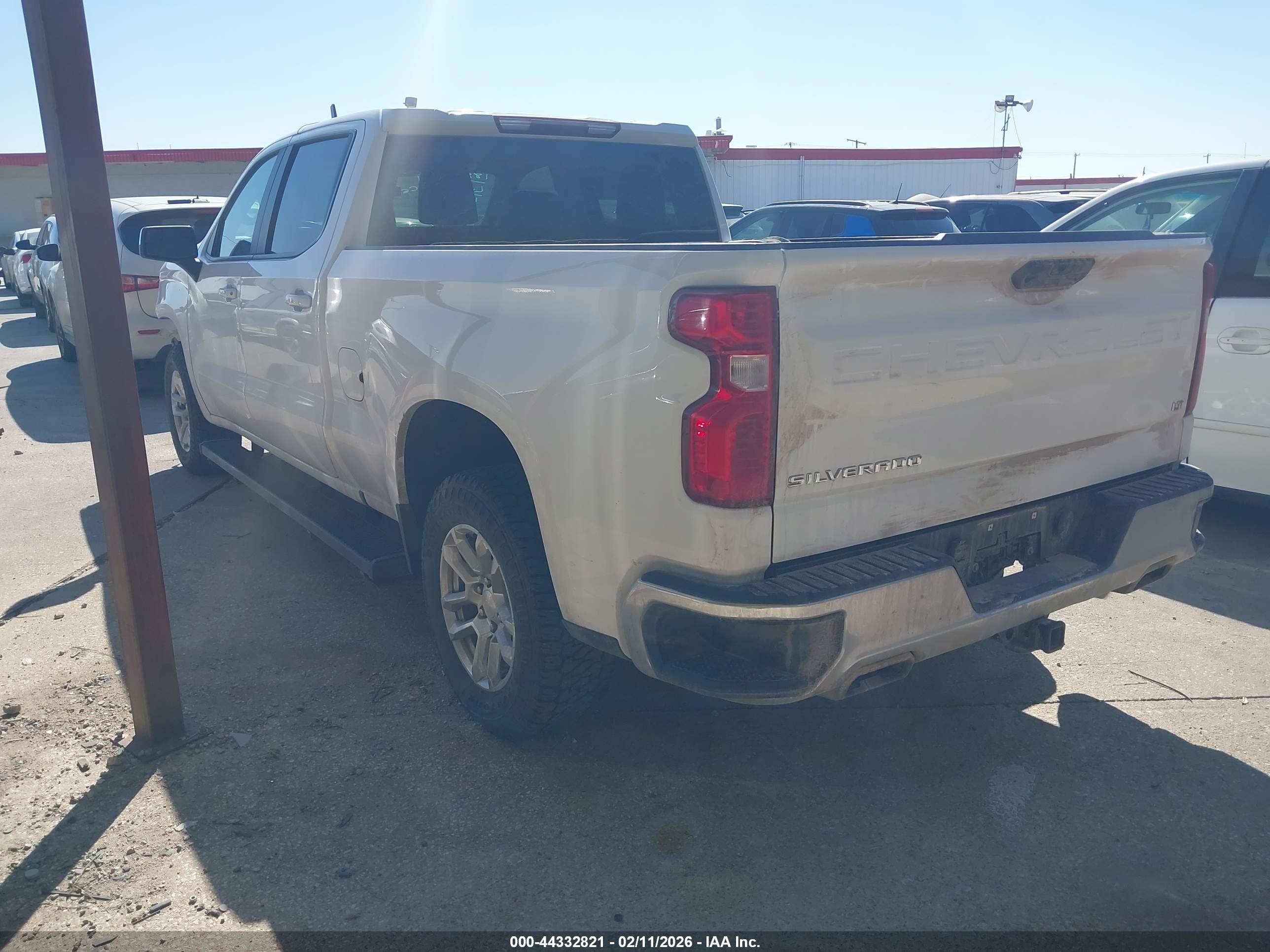 CHEVROLET SILVERADO image 3