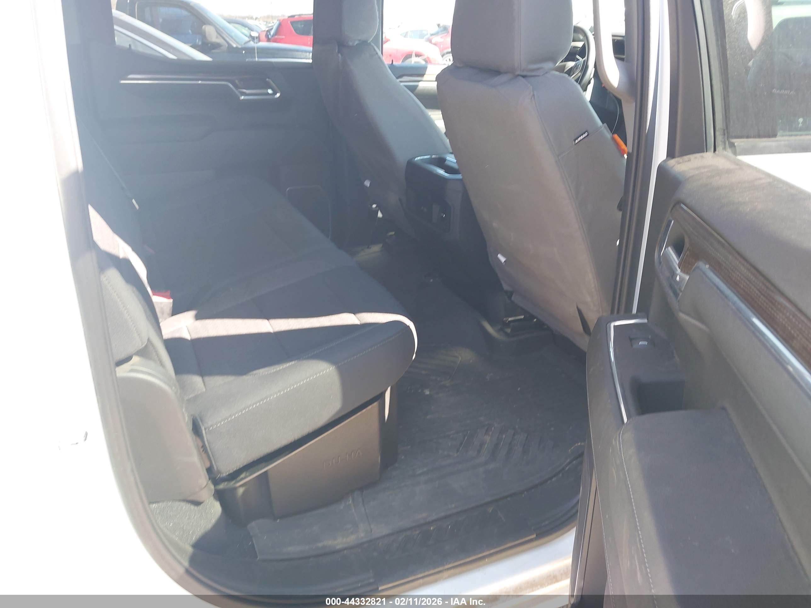 CHEVROLET SILVERADO image 8