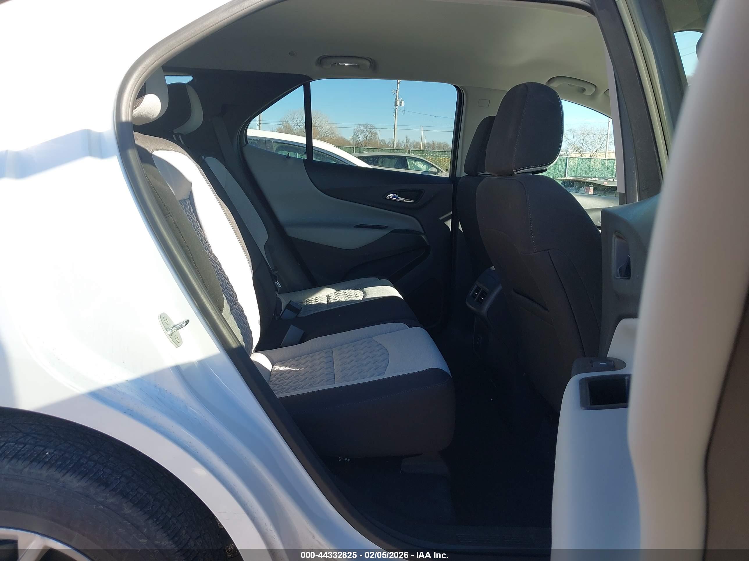 CHEVROLET EQUINOX image 8