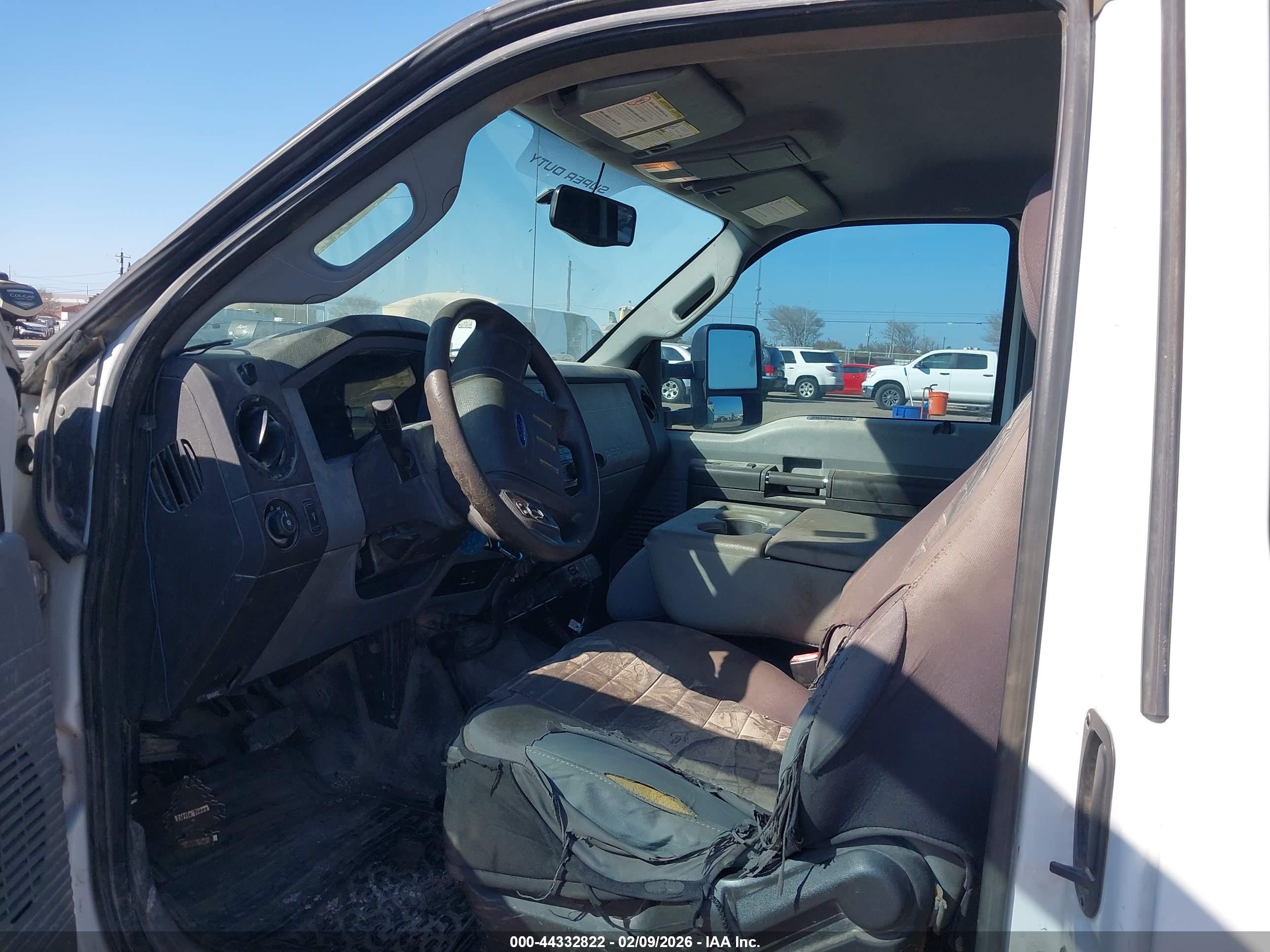 FORD F-550 image 8