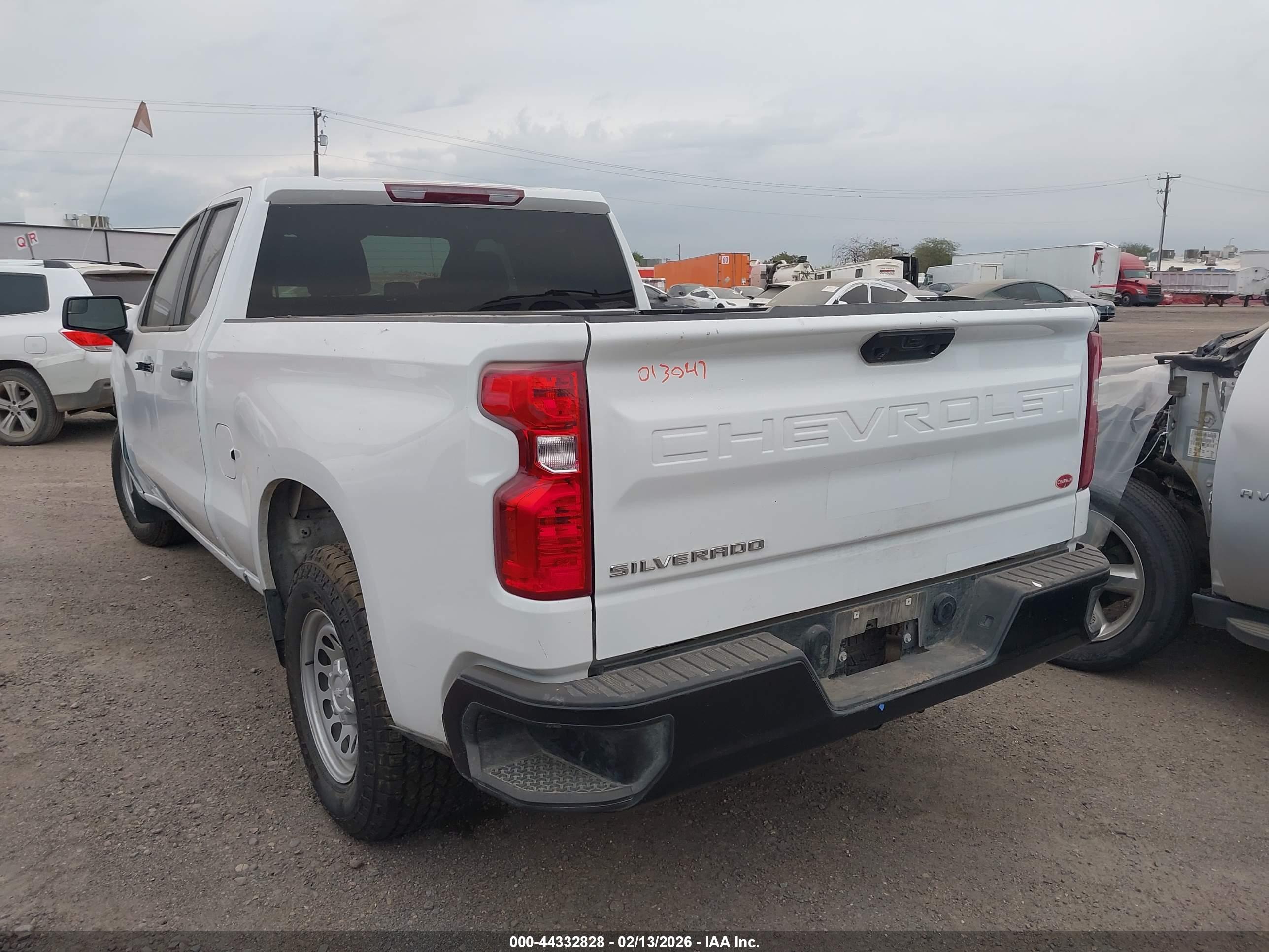 CHEVROLET SILVERADO image 3