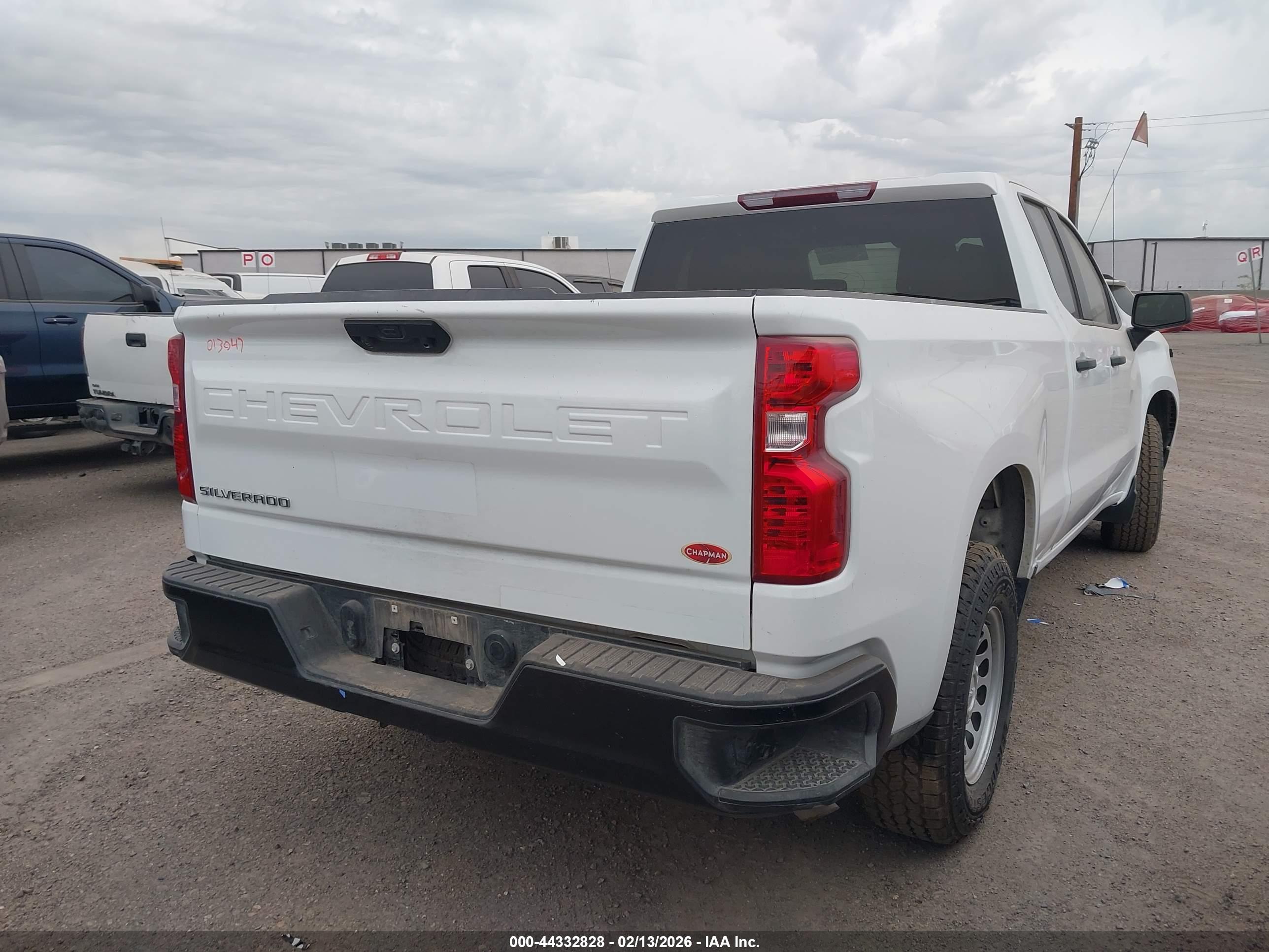 CHEVROLET SILVERADO image 4