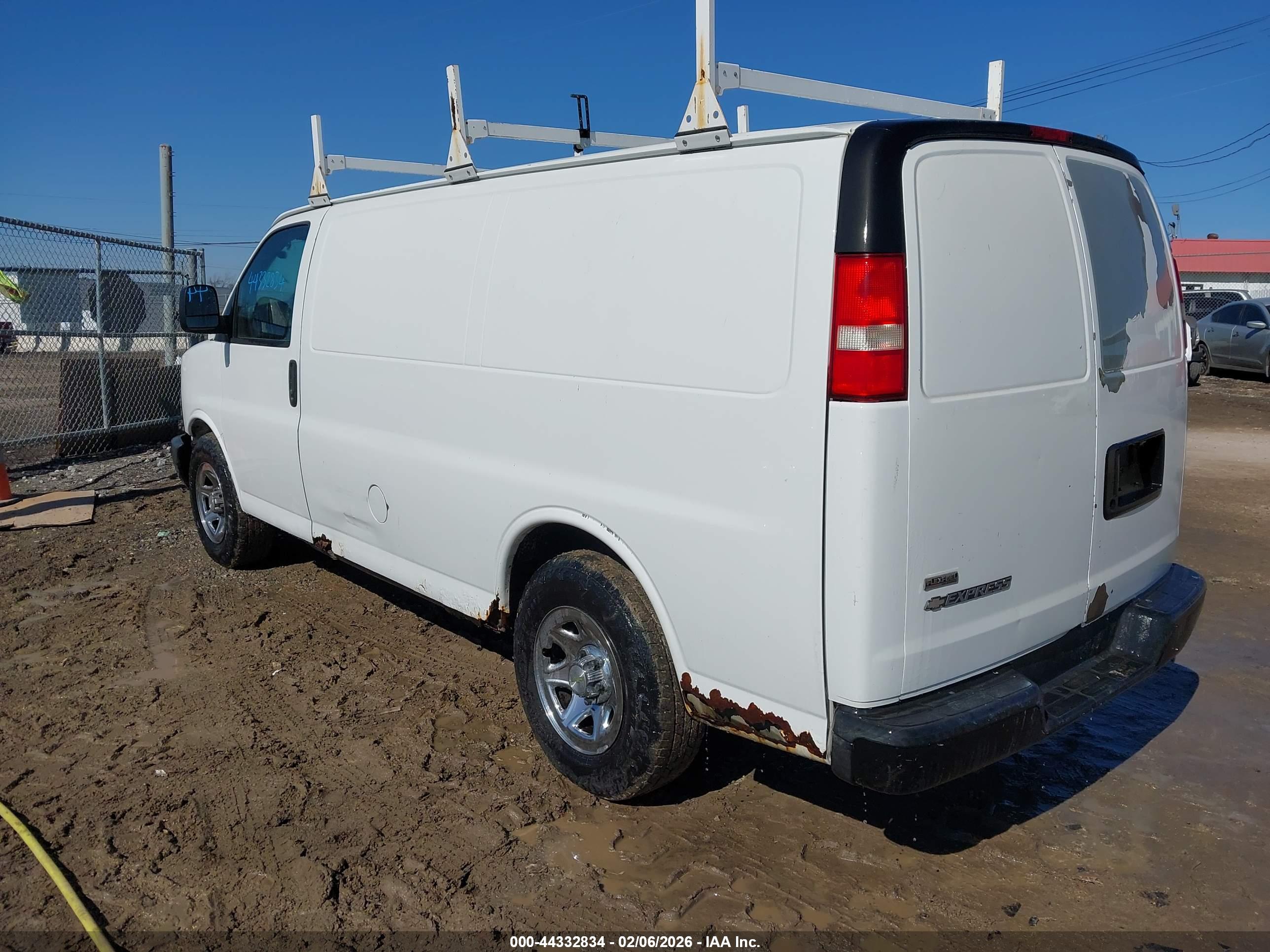 CHEVROLET EXPRESS image 3