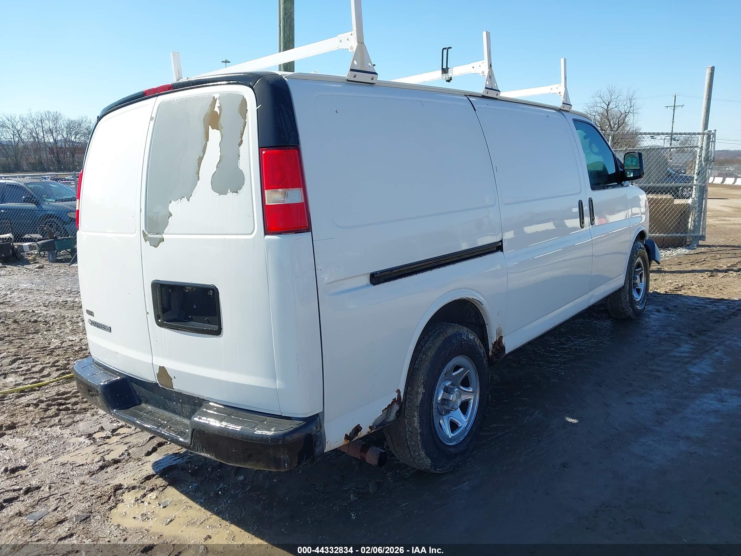CHEVROLET EXPRESS image 4