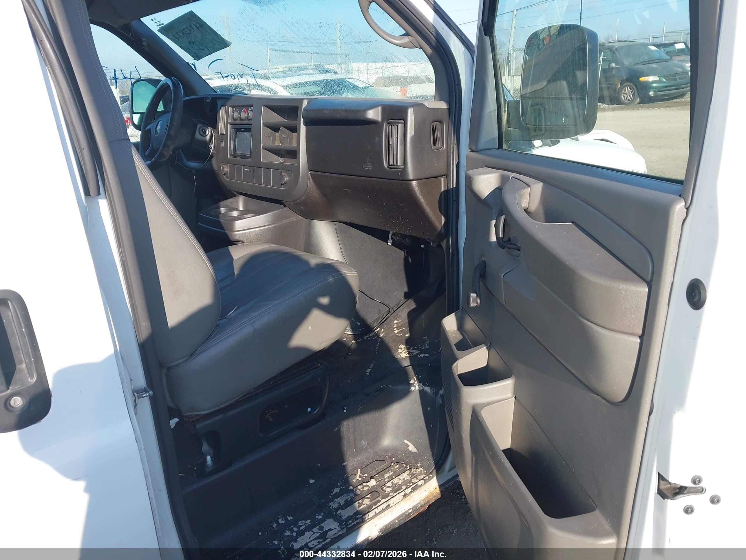 CHEVROLET EXPRESS image 5