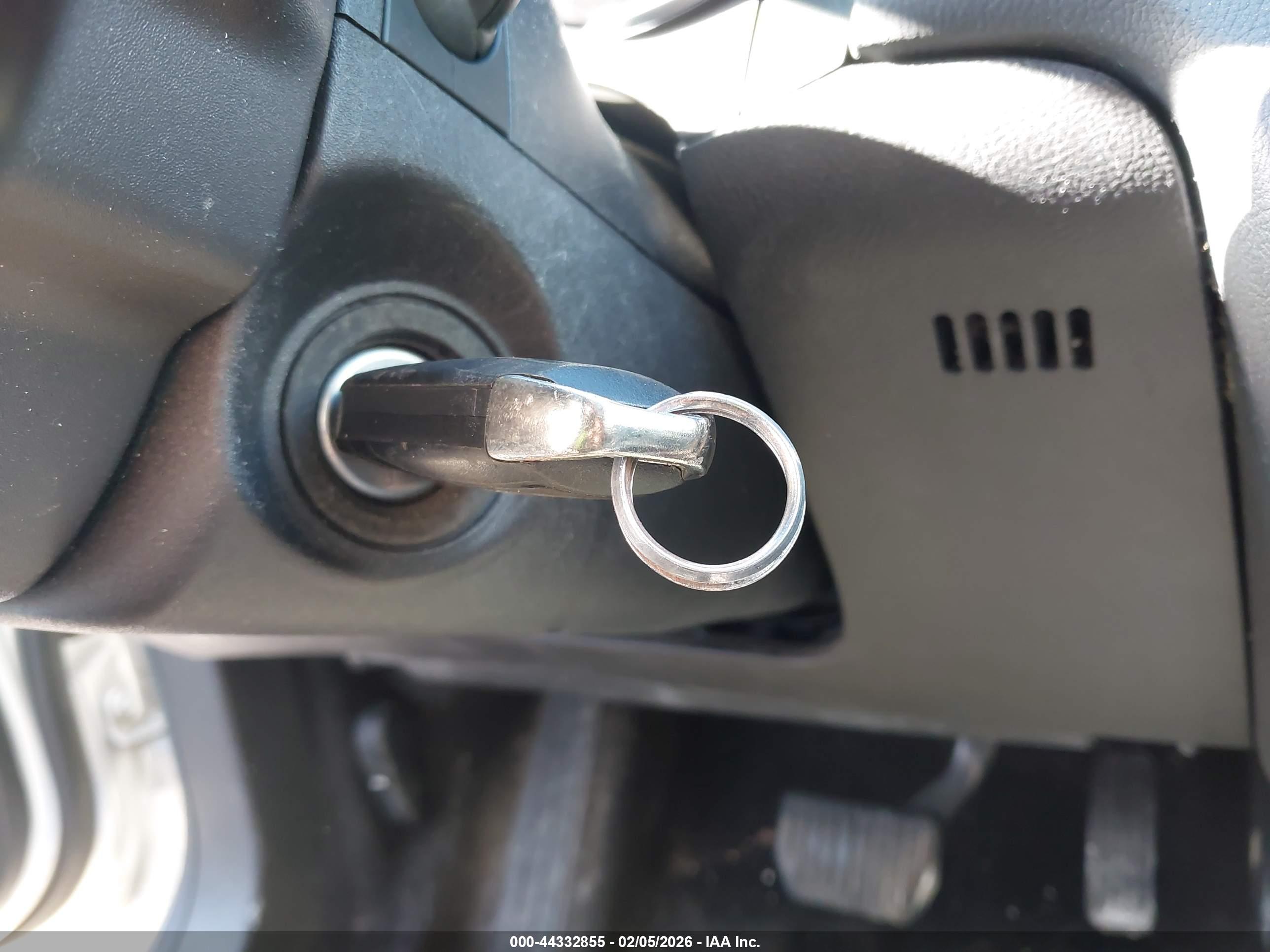 FORD FUSION image 11