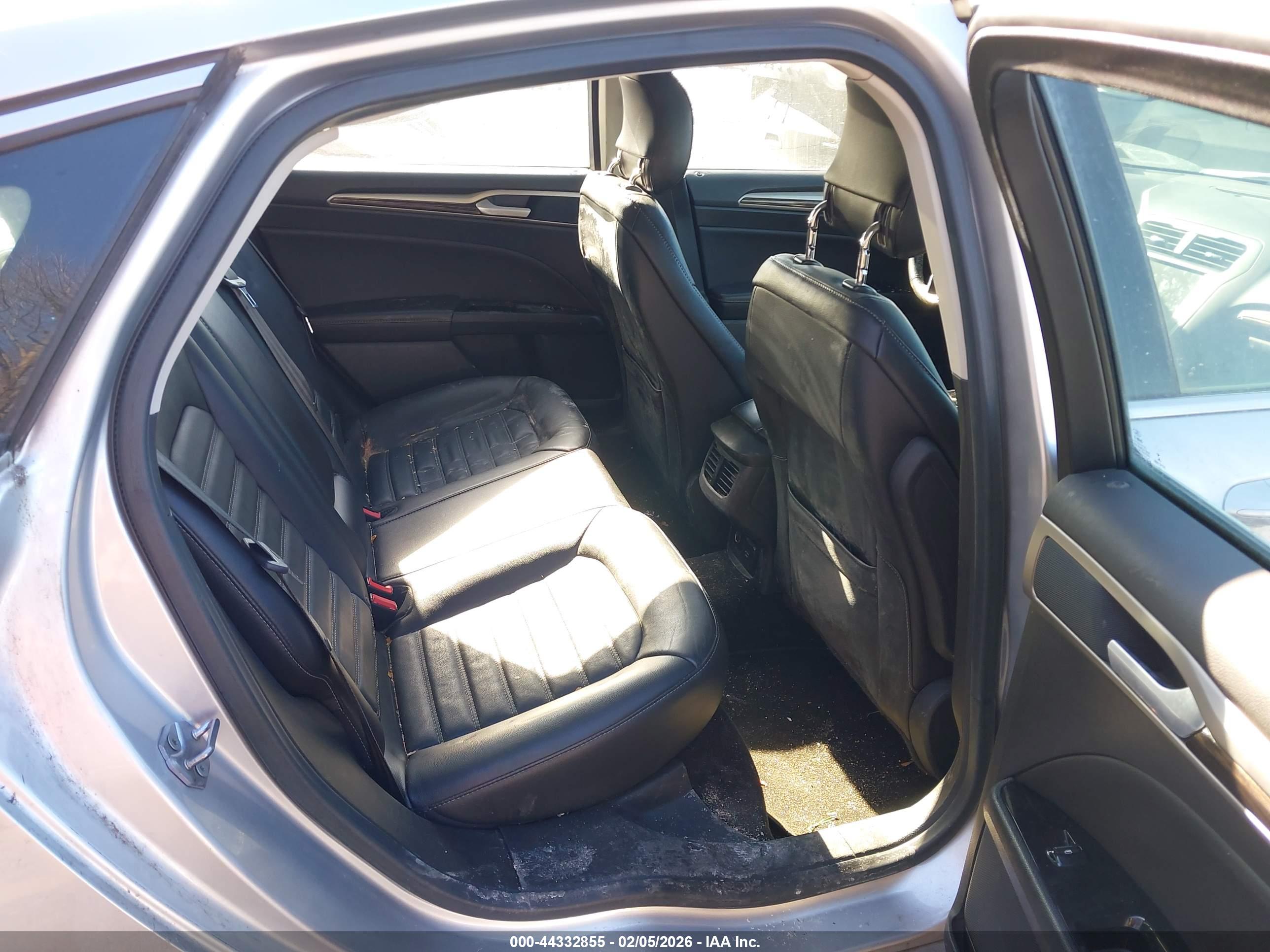 FORD FUSION image 8