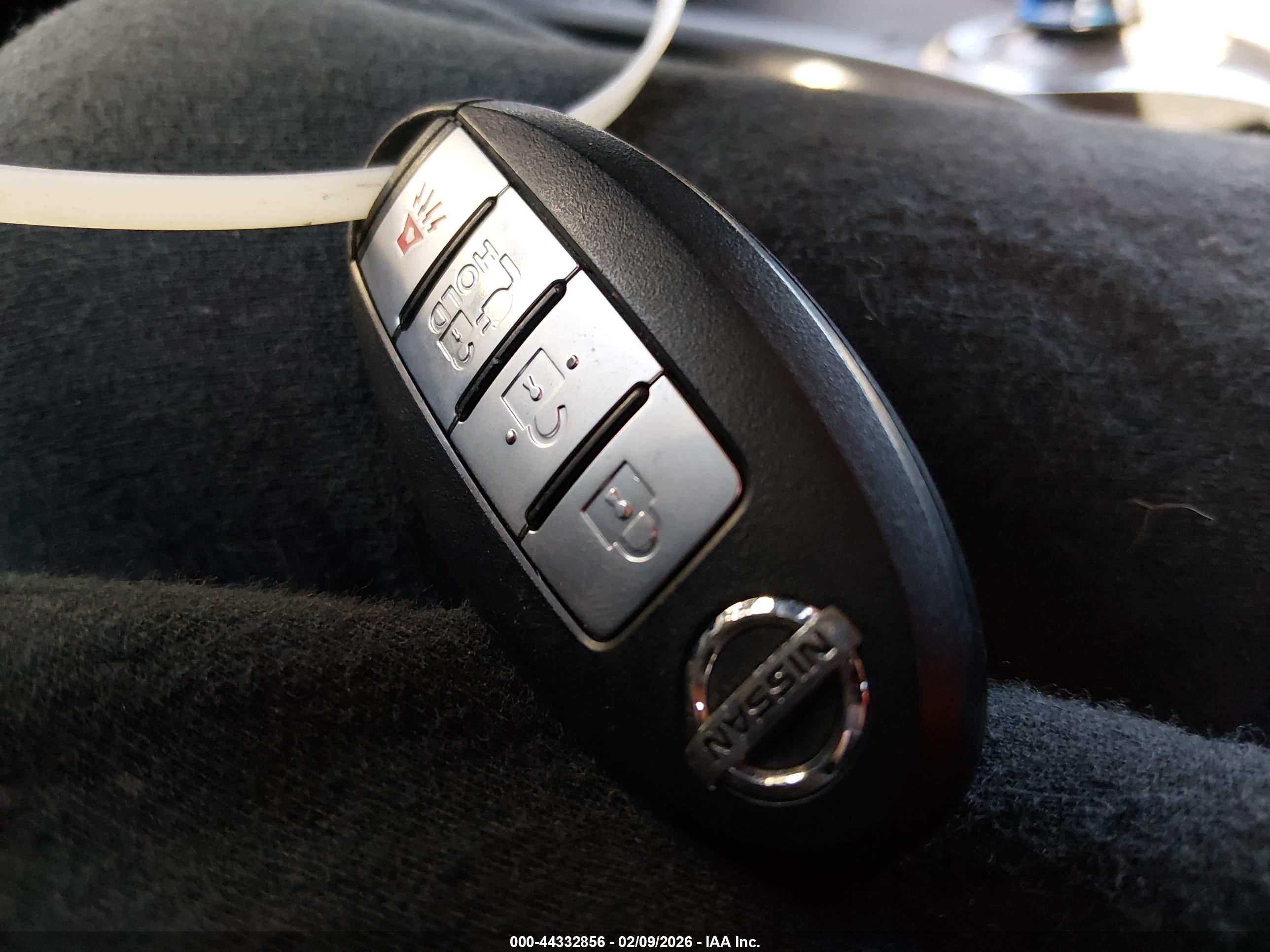 NISSAN LEAF image 11