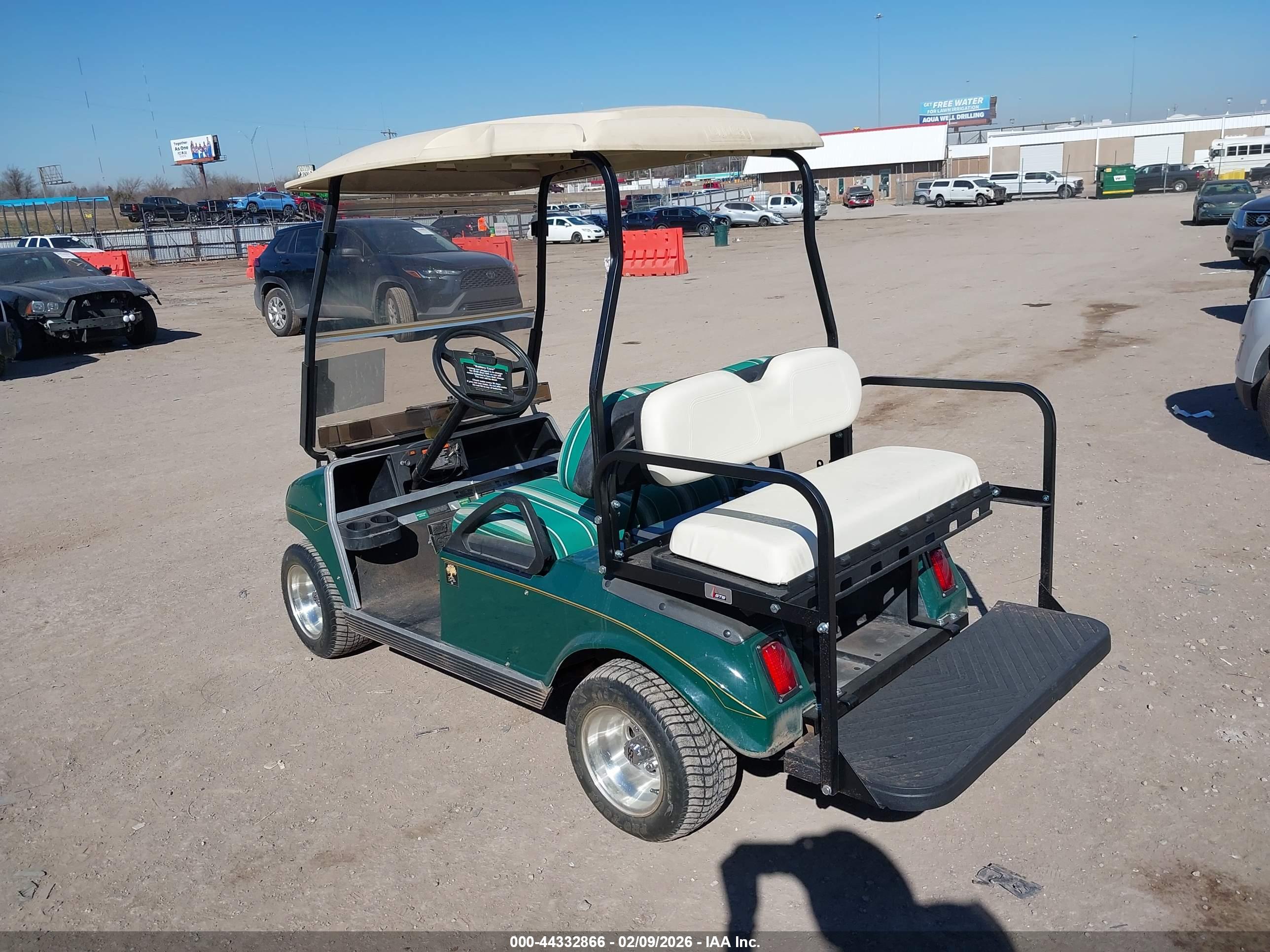 CLUB CAR image 3