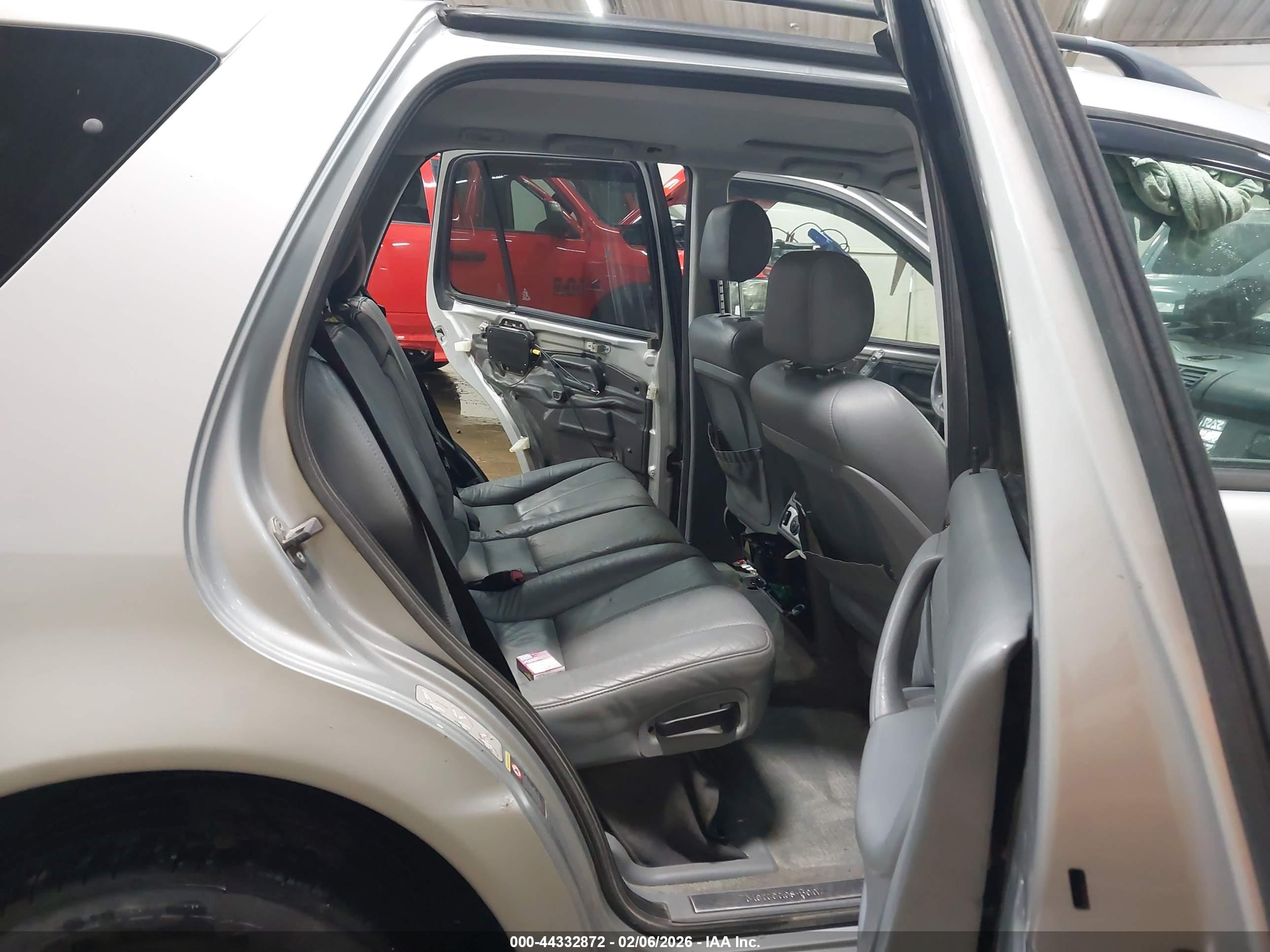MERCEDES-BENZ M-CLASS image 8
