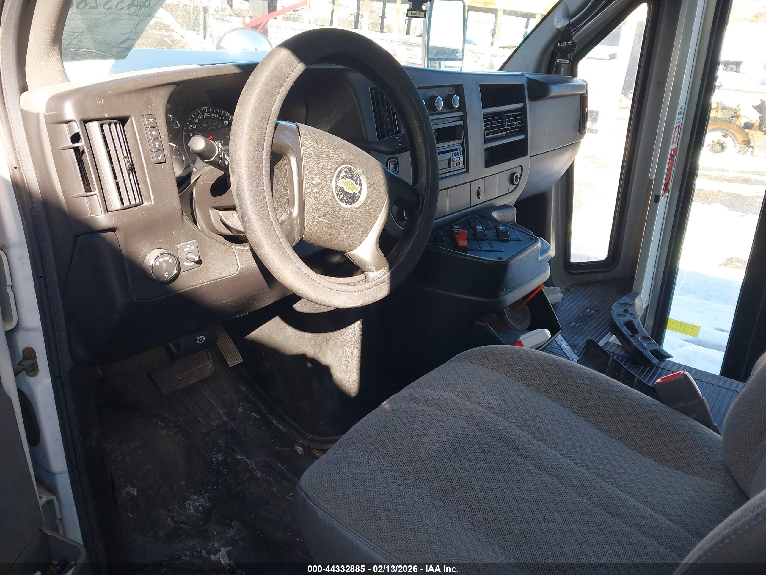 CHEVROLET EXPRESS image 8