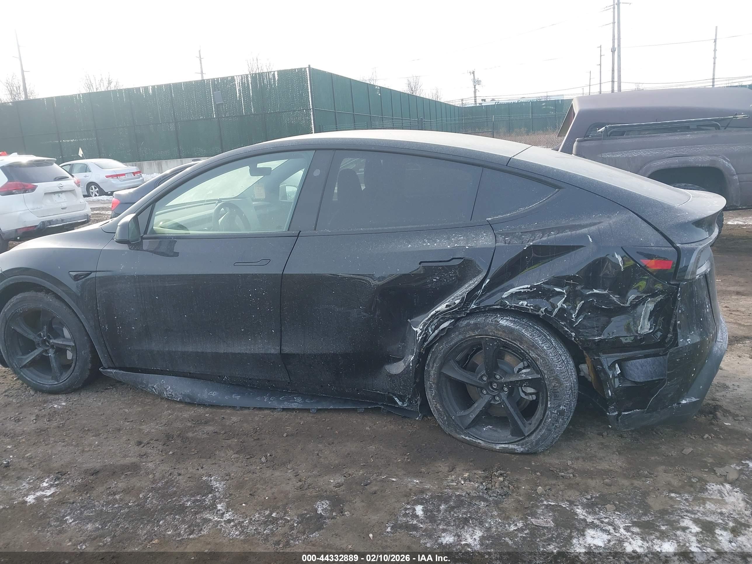 TESLA MODEL image 6