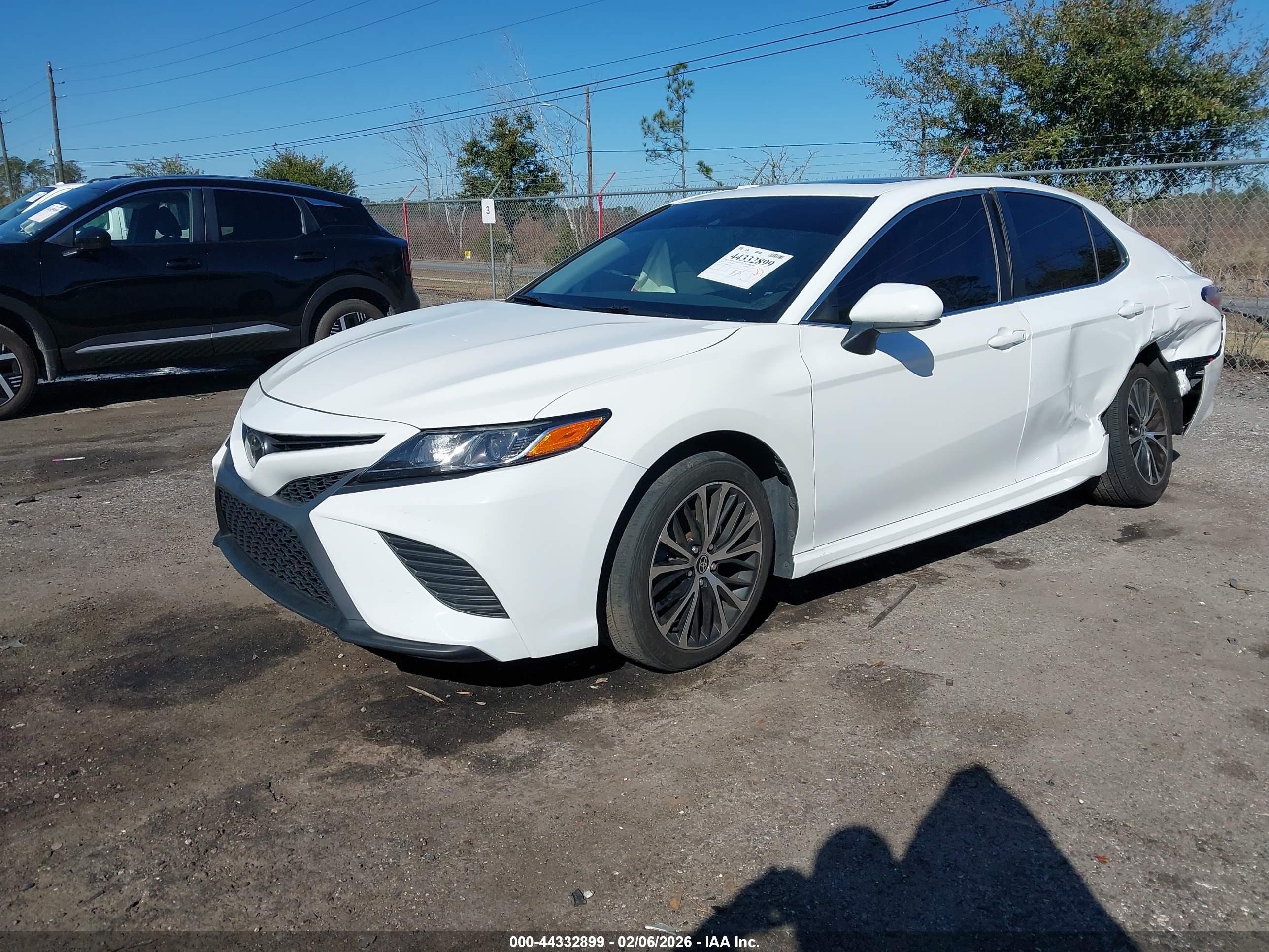 TOYOTA CAMRY image 2
