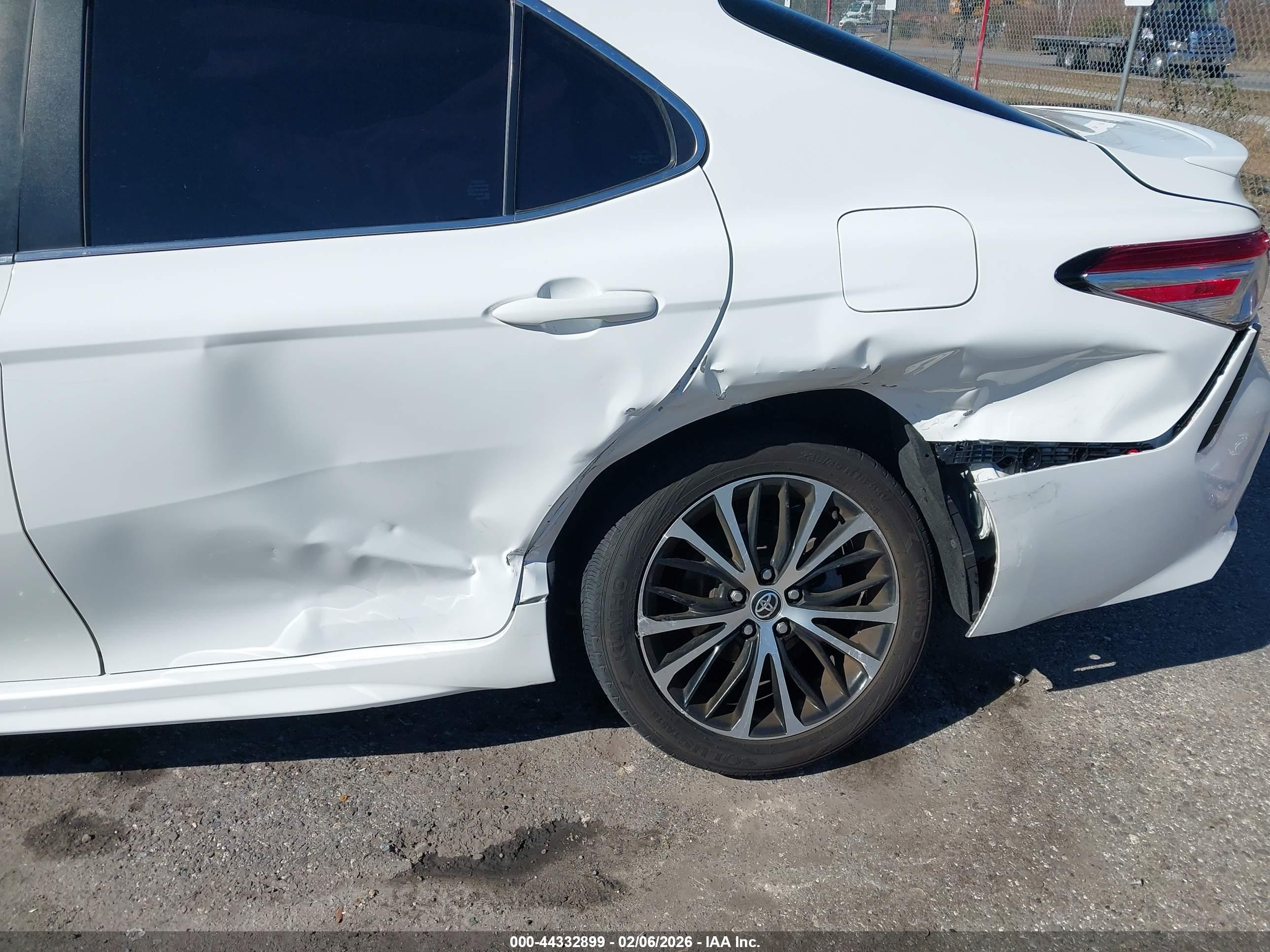 TOYOTA CAMRY image 6