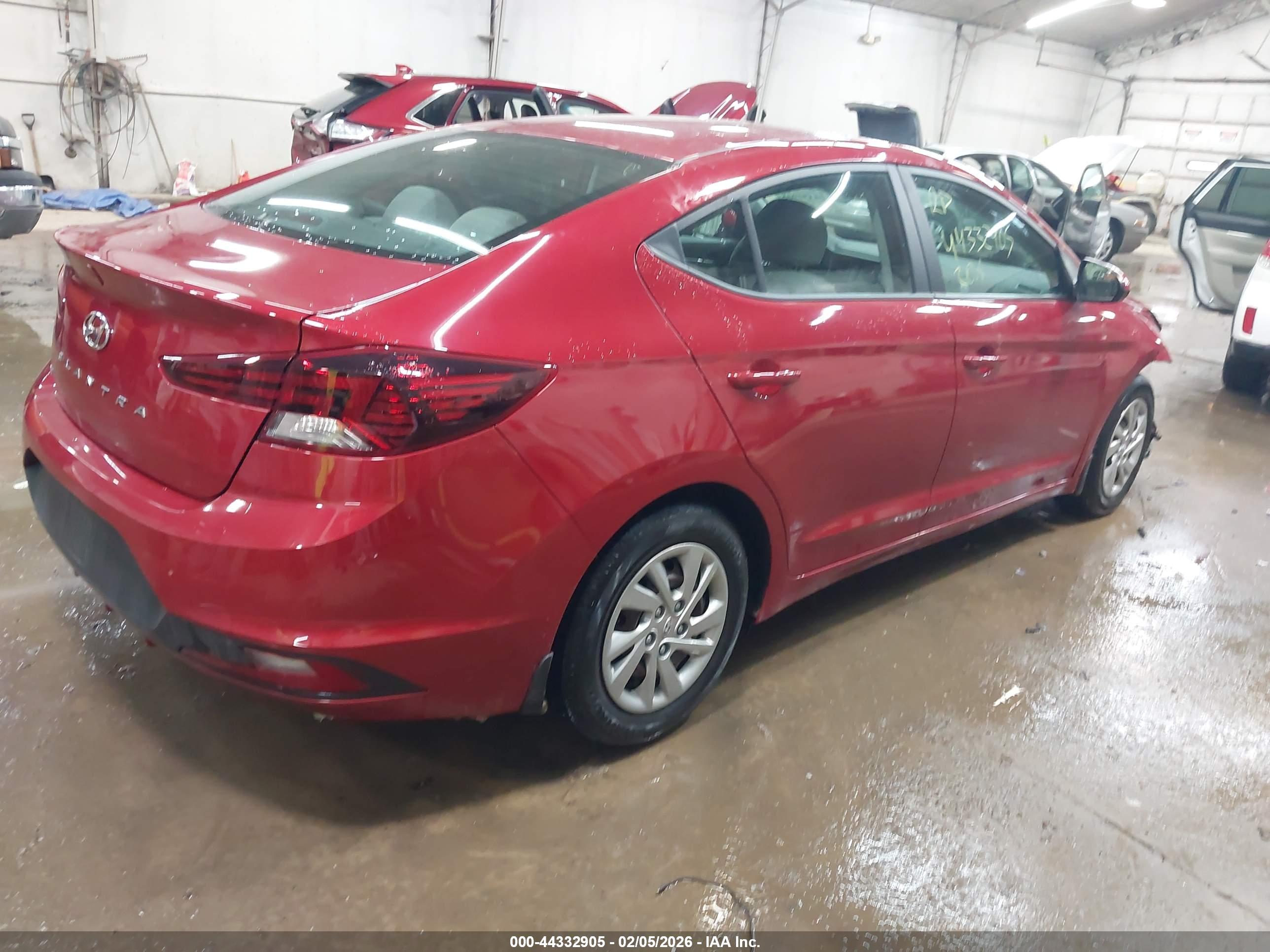 HYUNDAI ELANTRA image 4