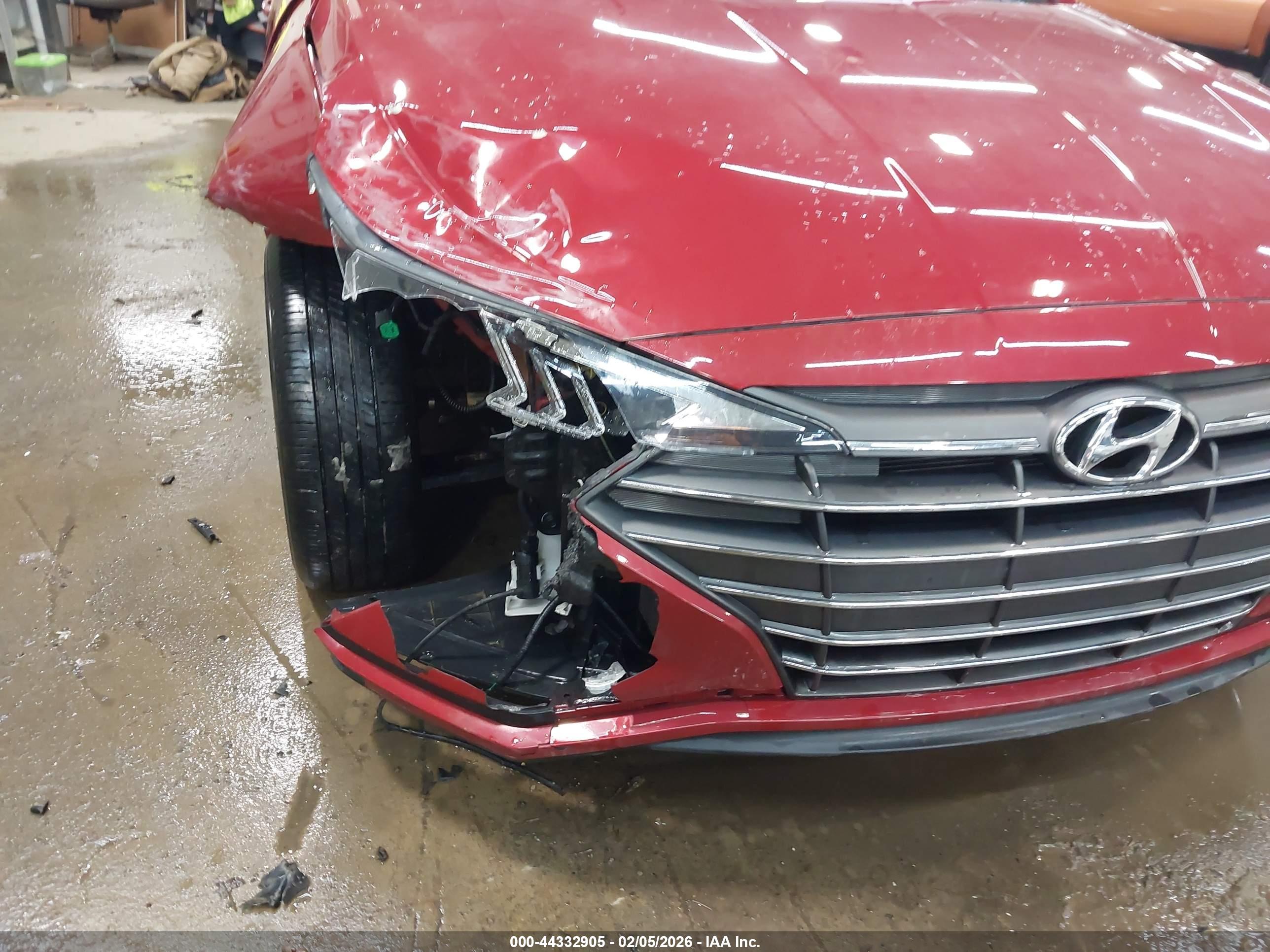 HYUNDAI ELANTRA image 6