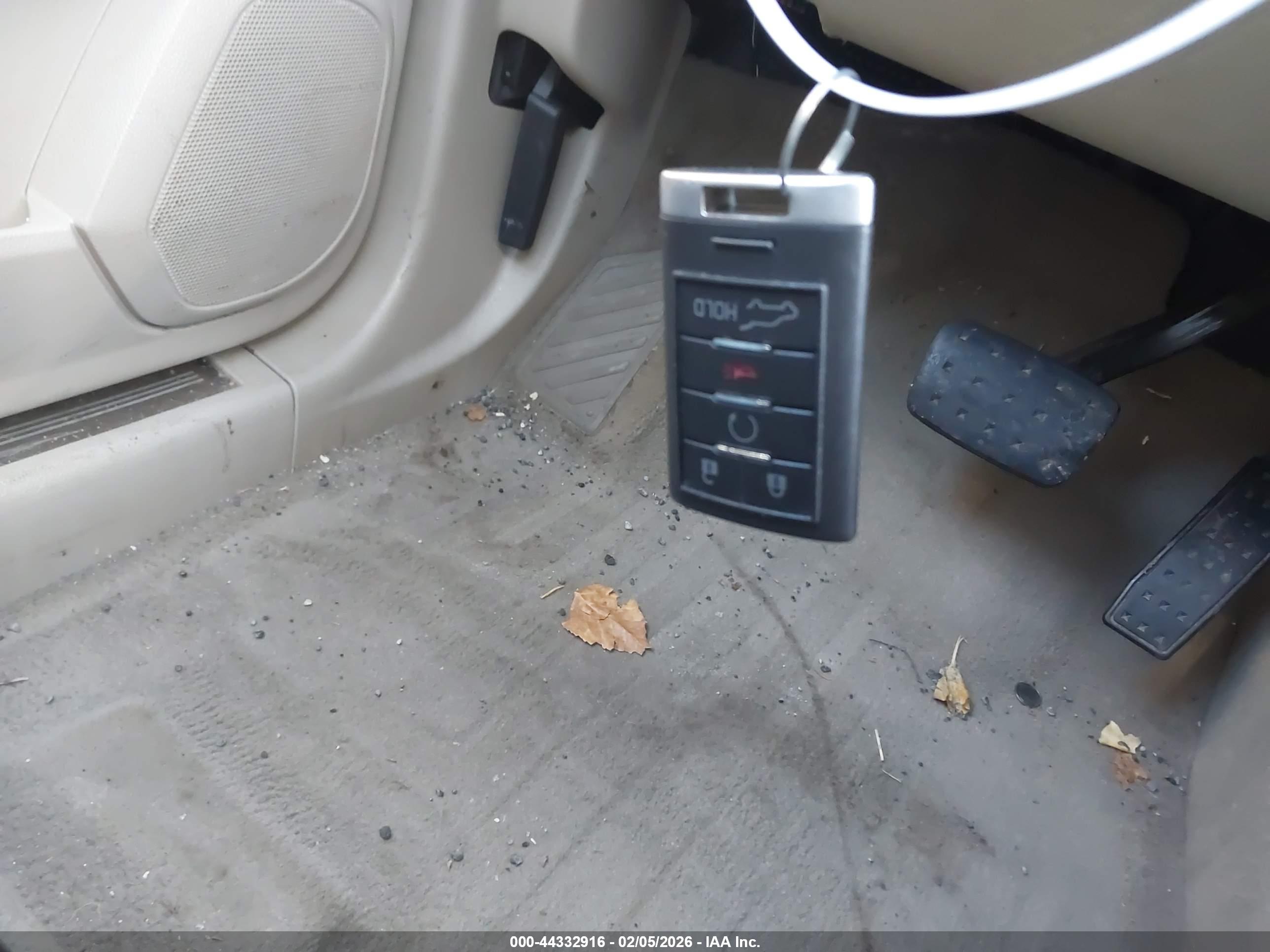 CADILLAC SRX image 11