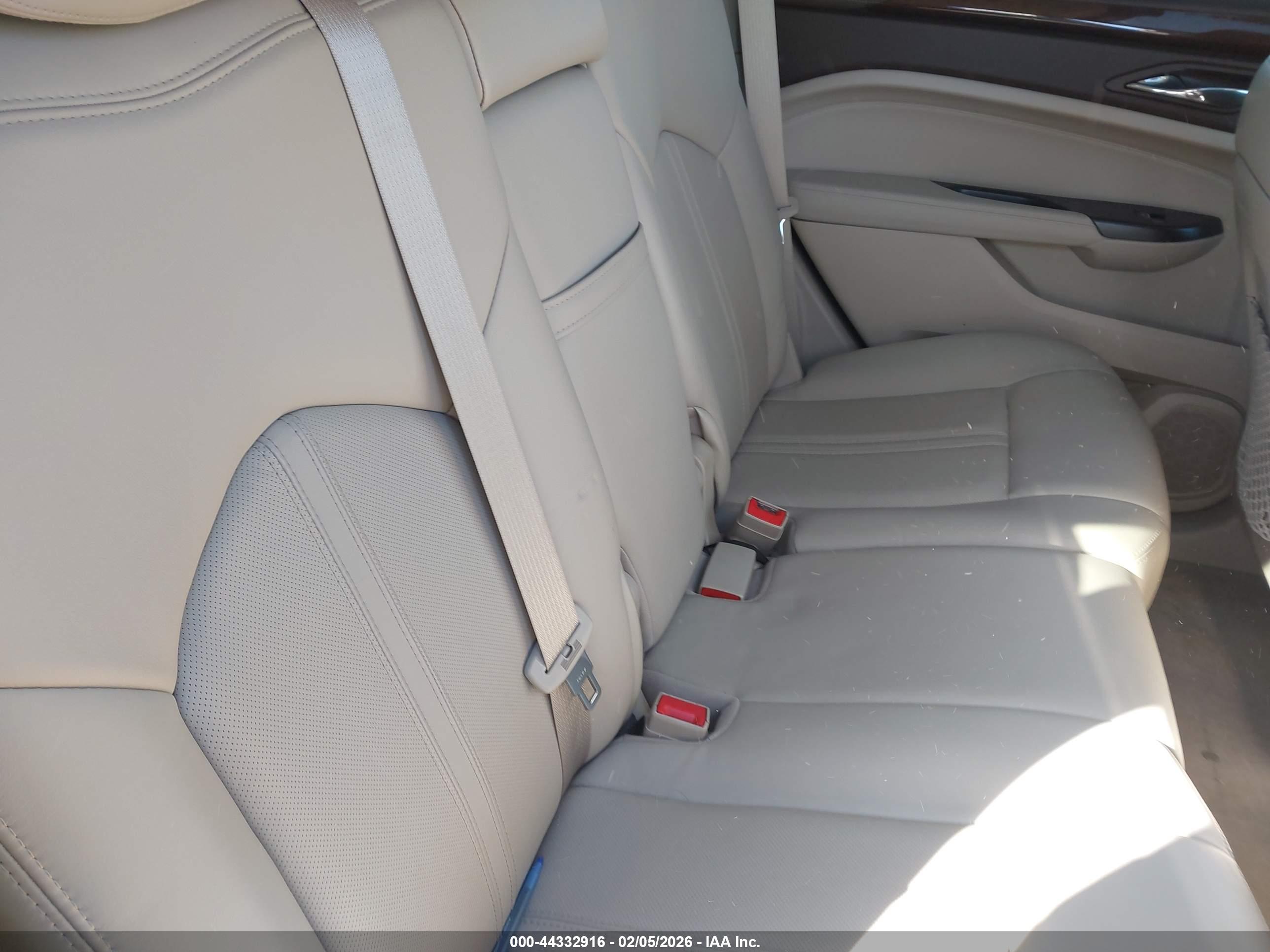 CADILLAC SRX image 8