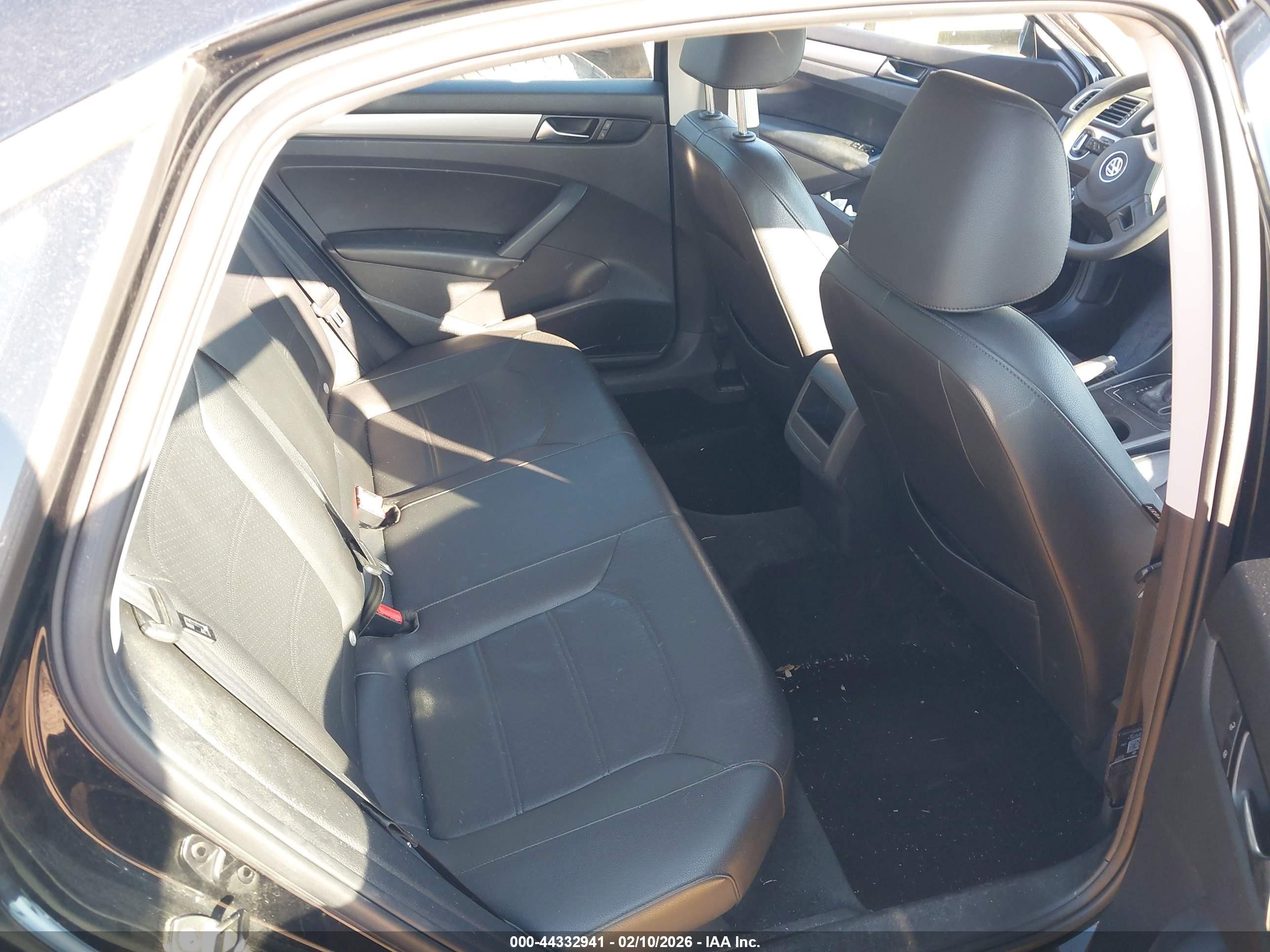 VOLKSWAGEN PASSAT image 8