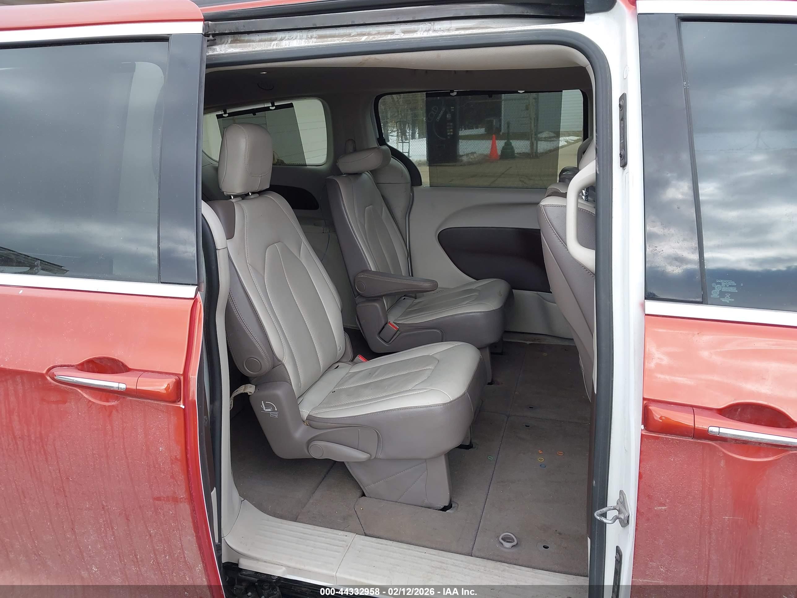 CHRYSLER PACIFICA image 8