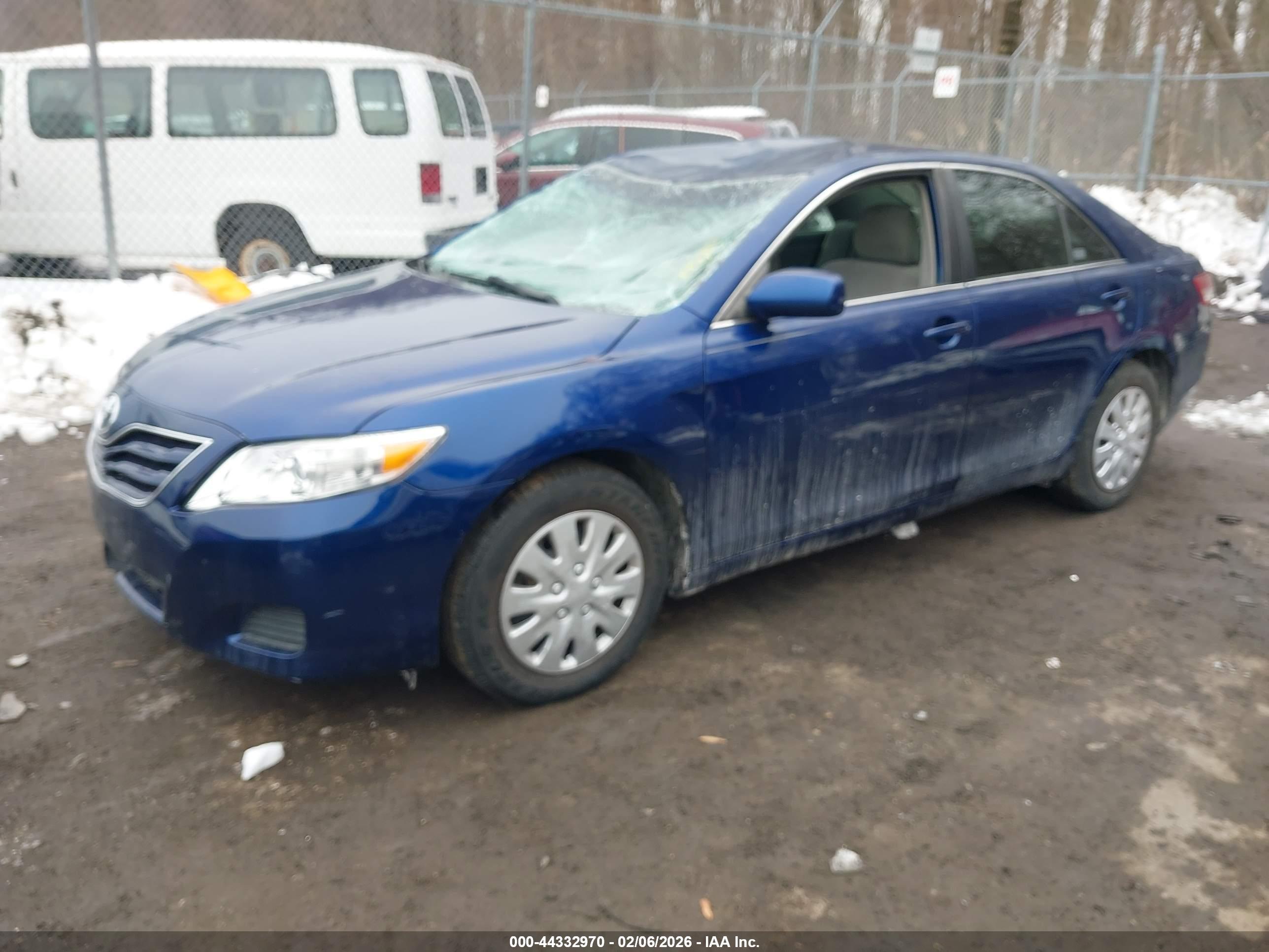 TOYOTA CAMRY image 2