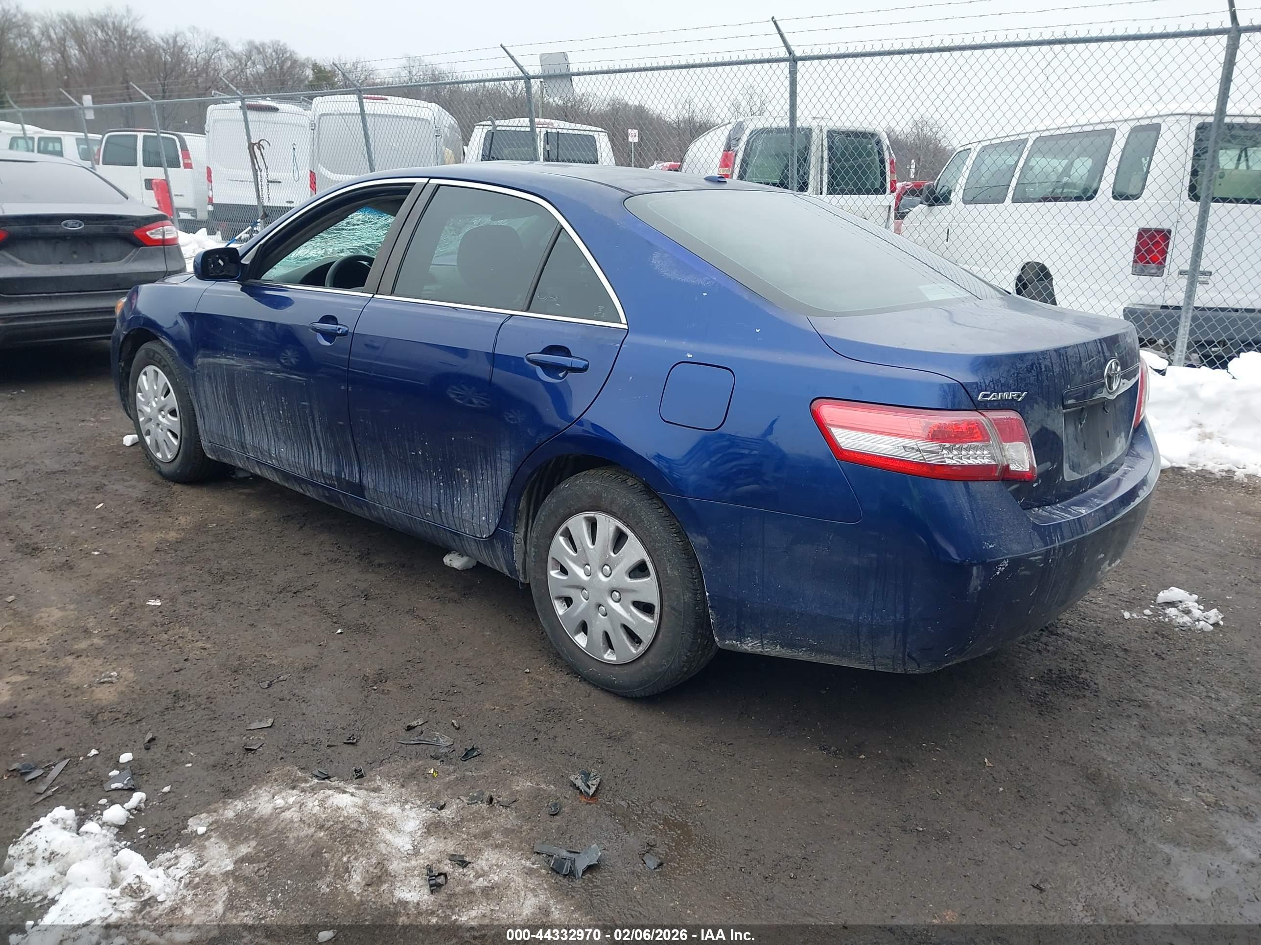 TOYOTA CAMRY image 3