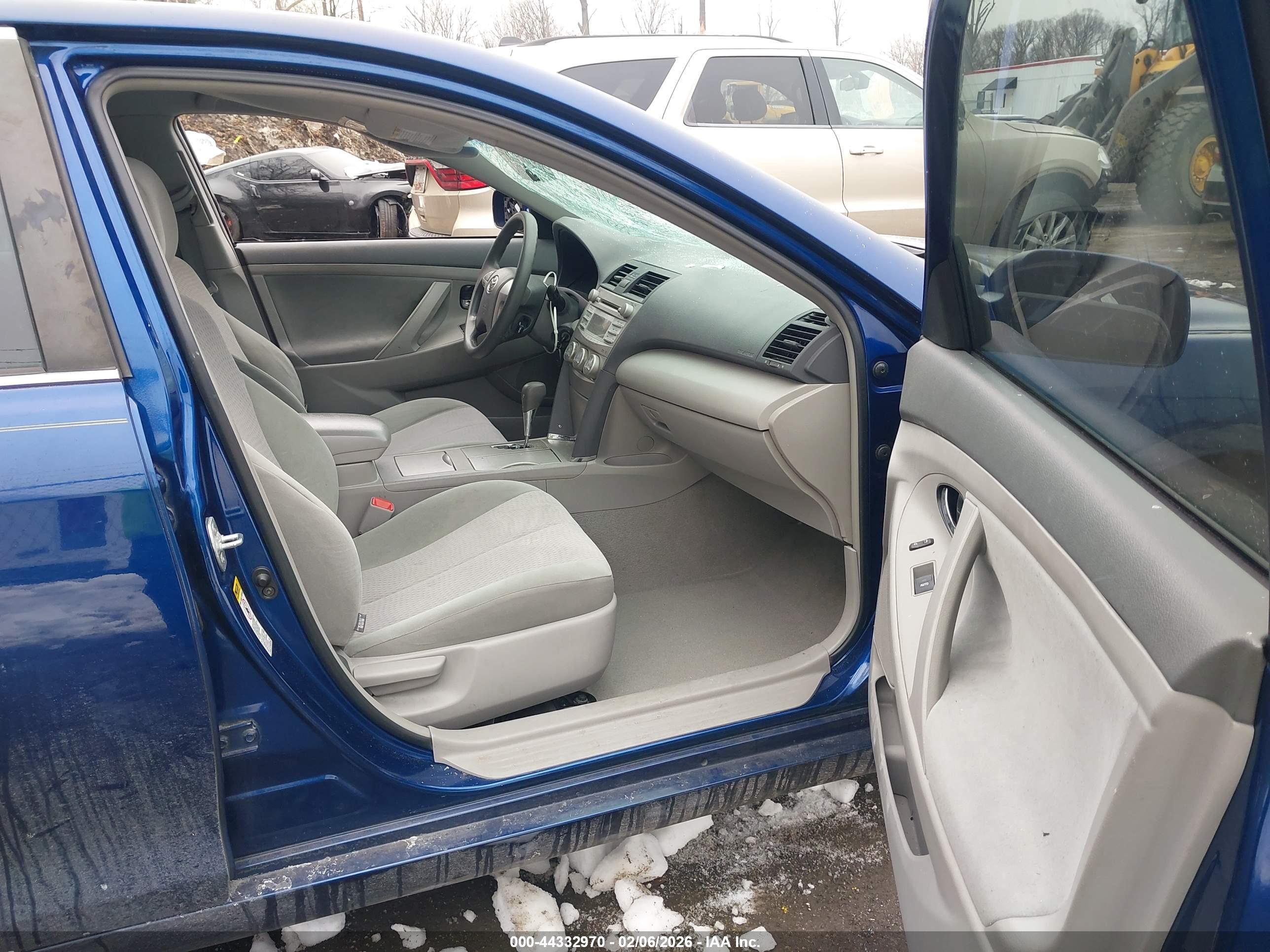 TOYOTA CAMRY image 5