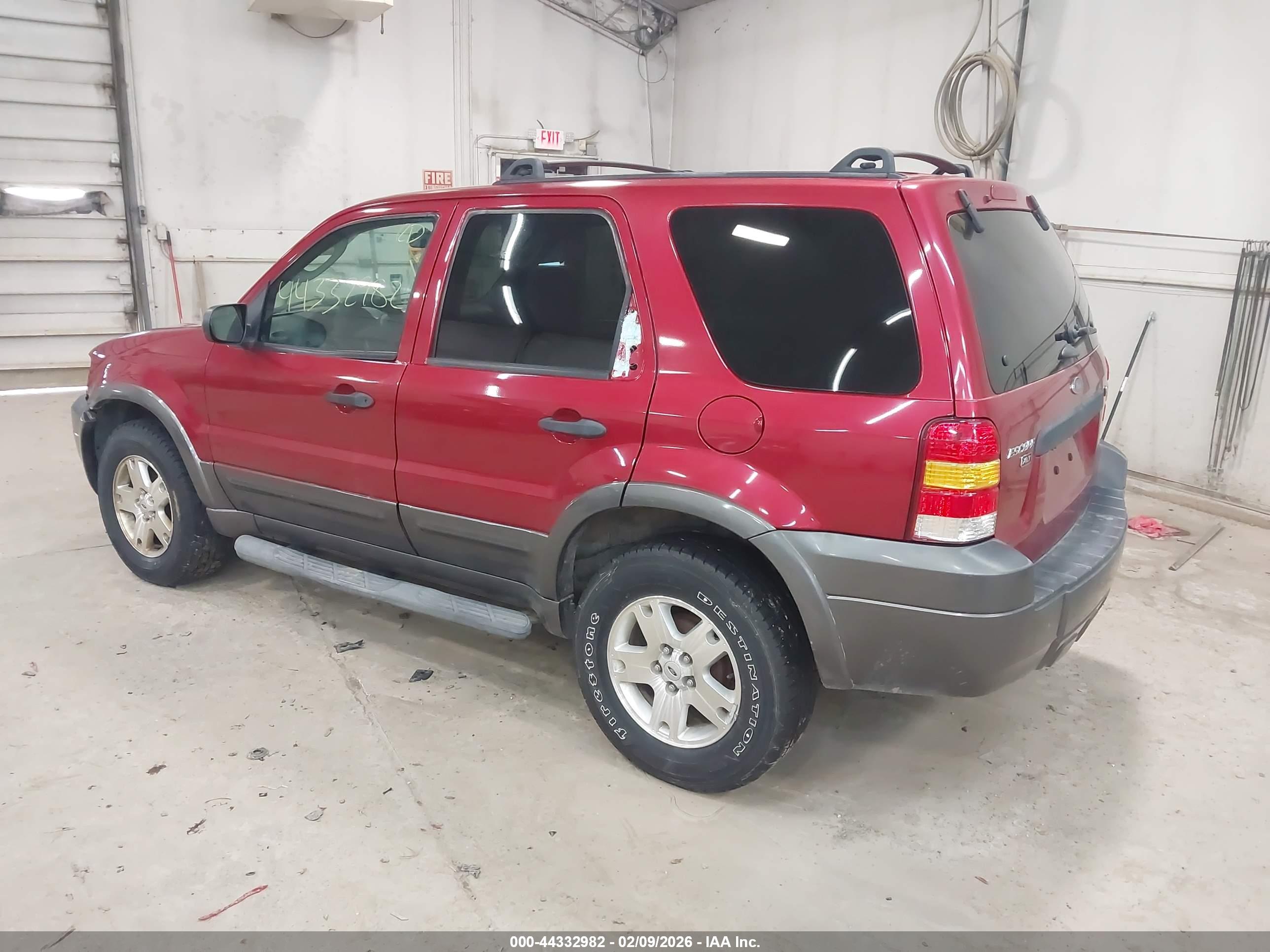 FORD ESCAPE image 3