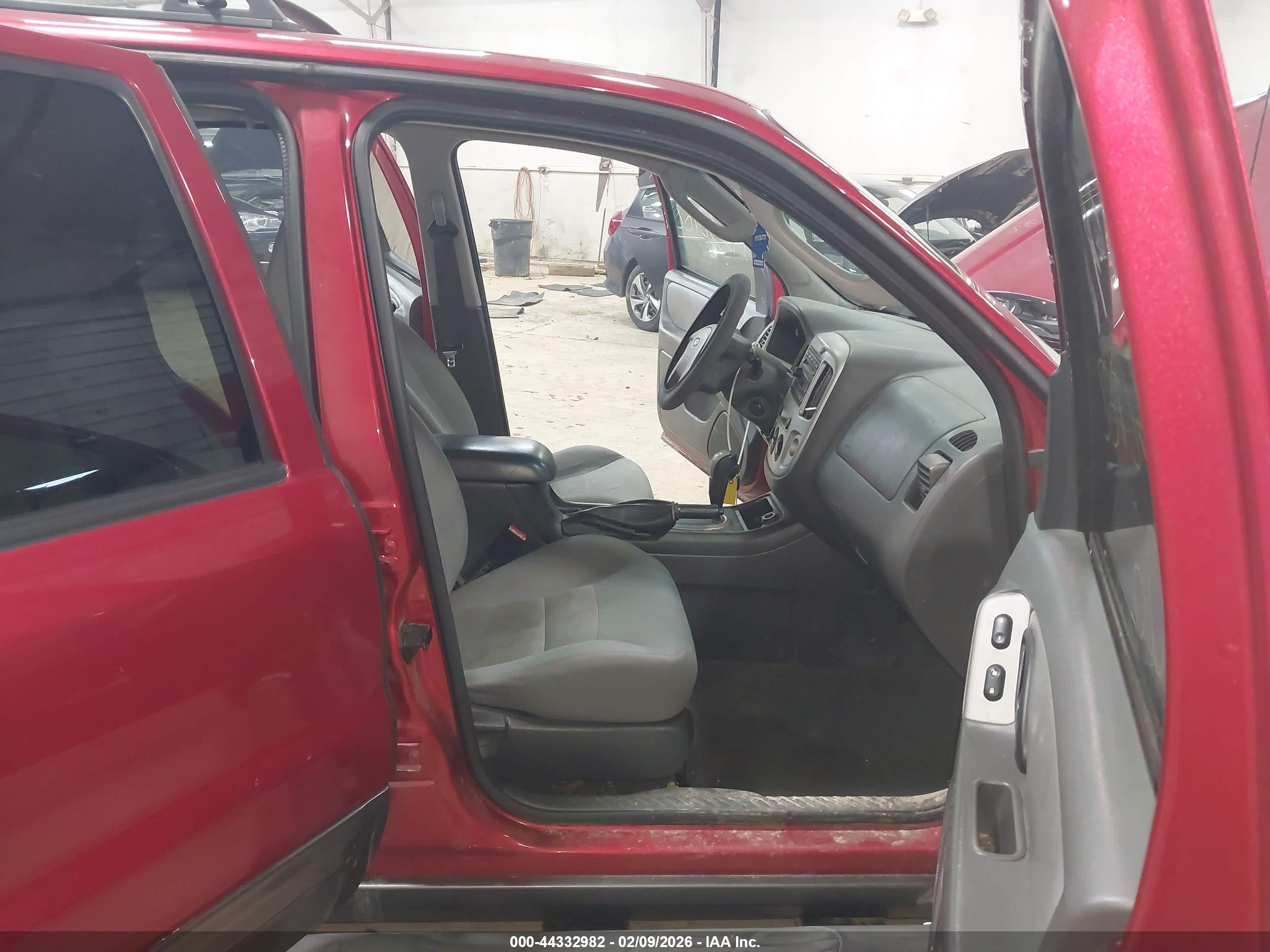 FORD ESCAPE image 5